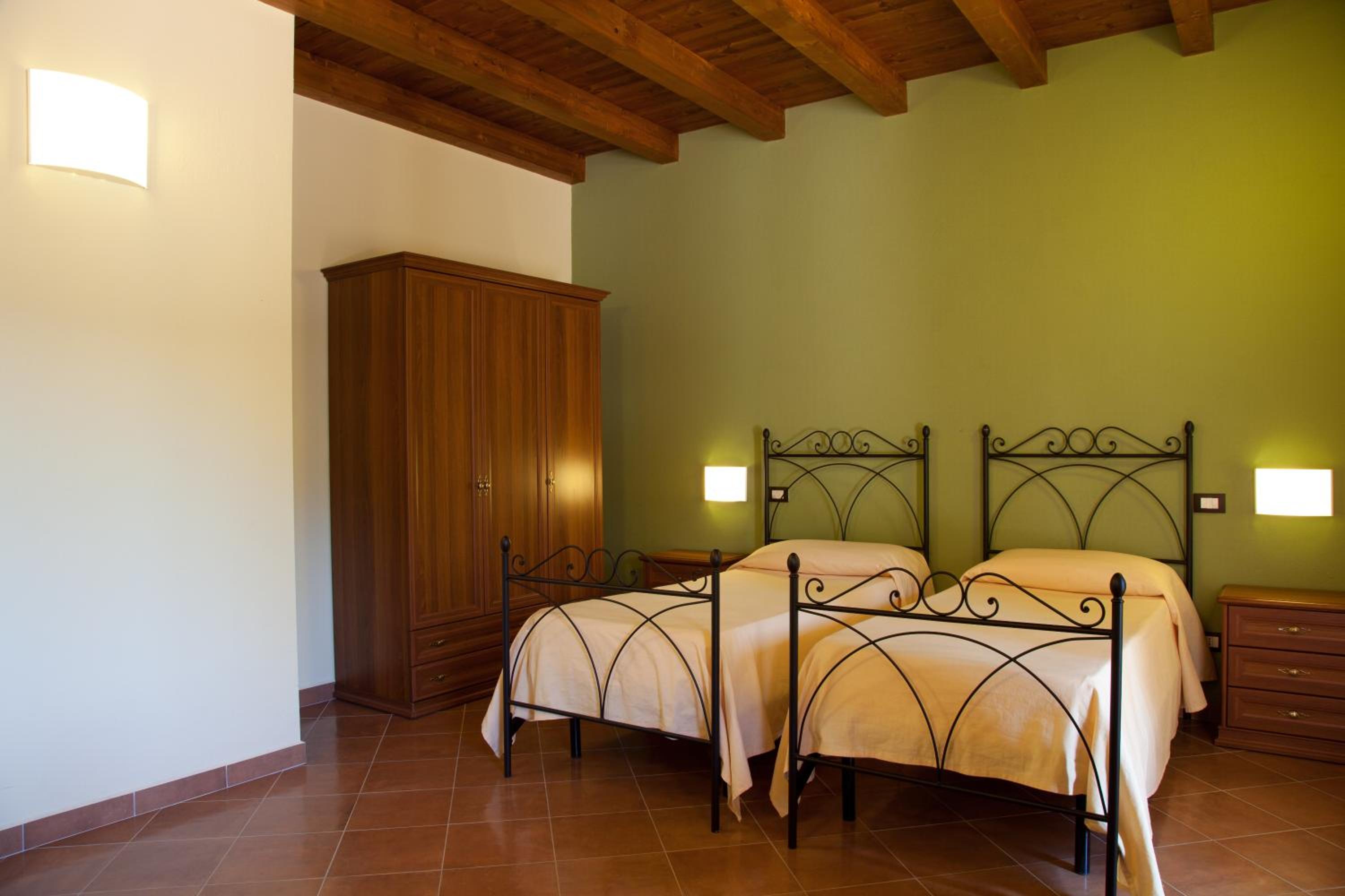 Twin Room - Photo 1
