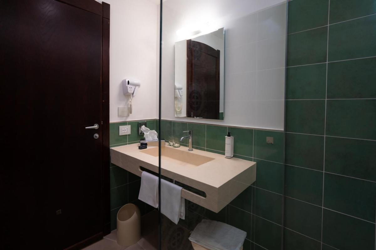 Deluxe Double Room with Sea View - Photo 8