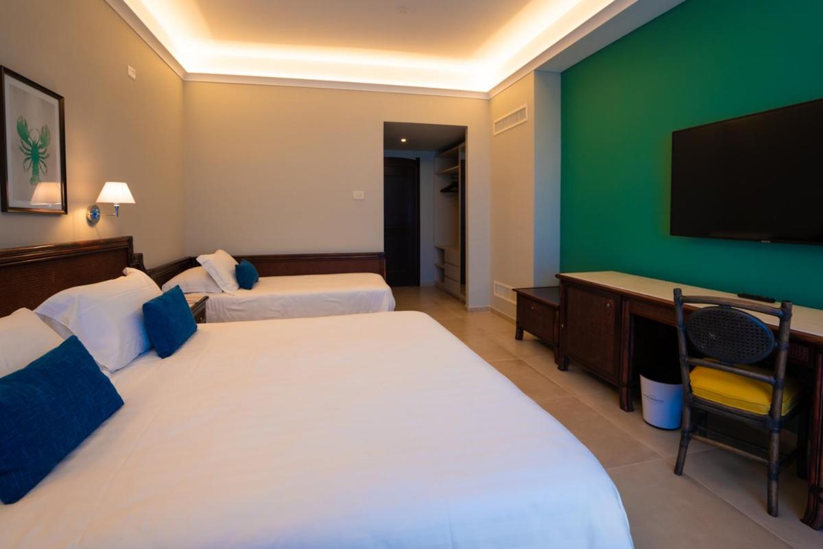 Deluxe Double Room with Sea View - Photo 2