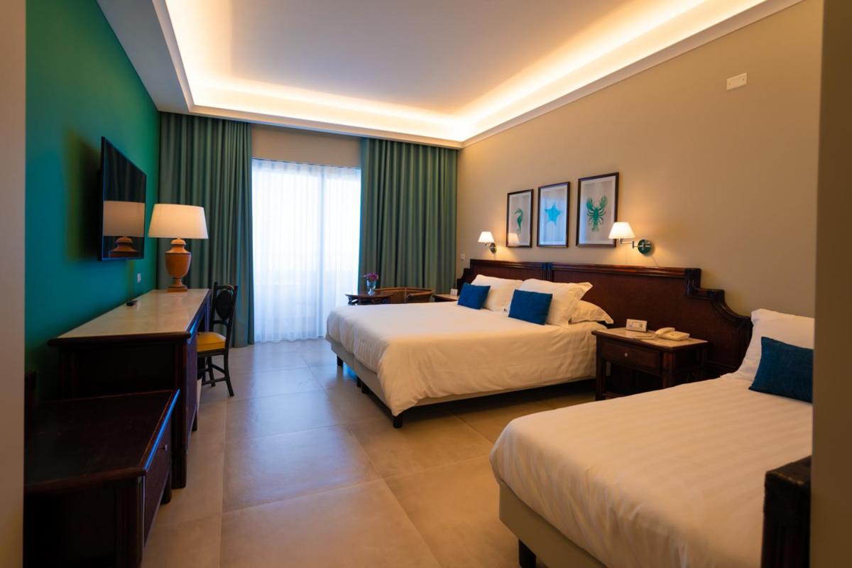 Deluxe Double Room with Sea View - Photo 3