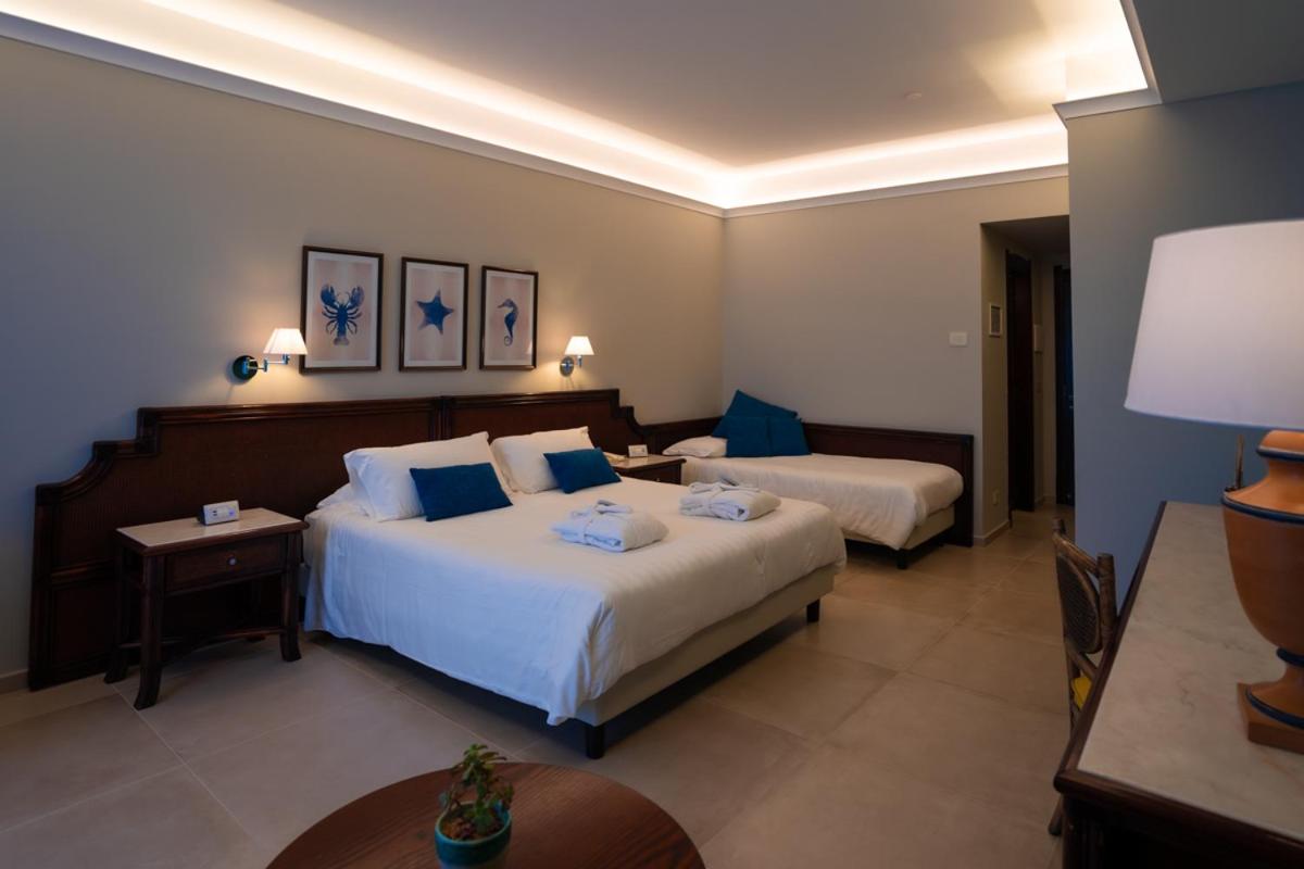 Deluxe Double Room with Sea View - Photo 16