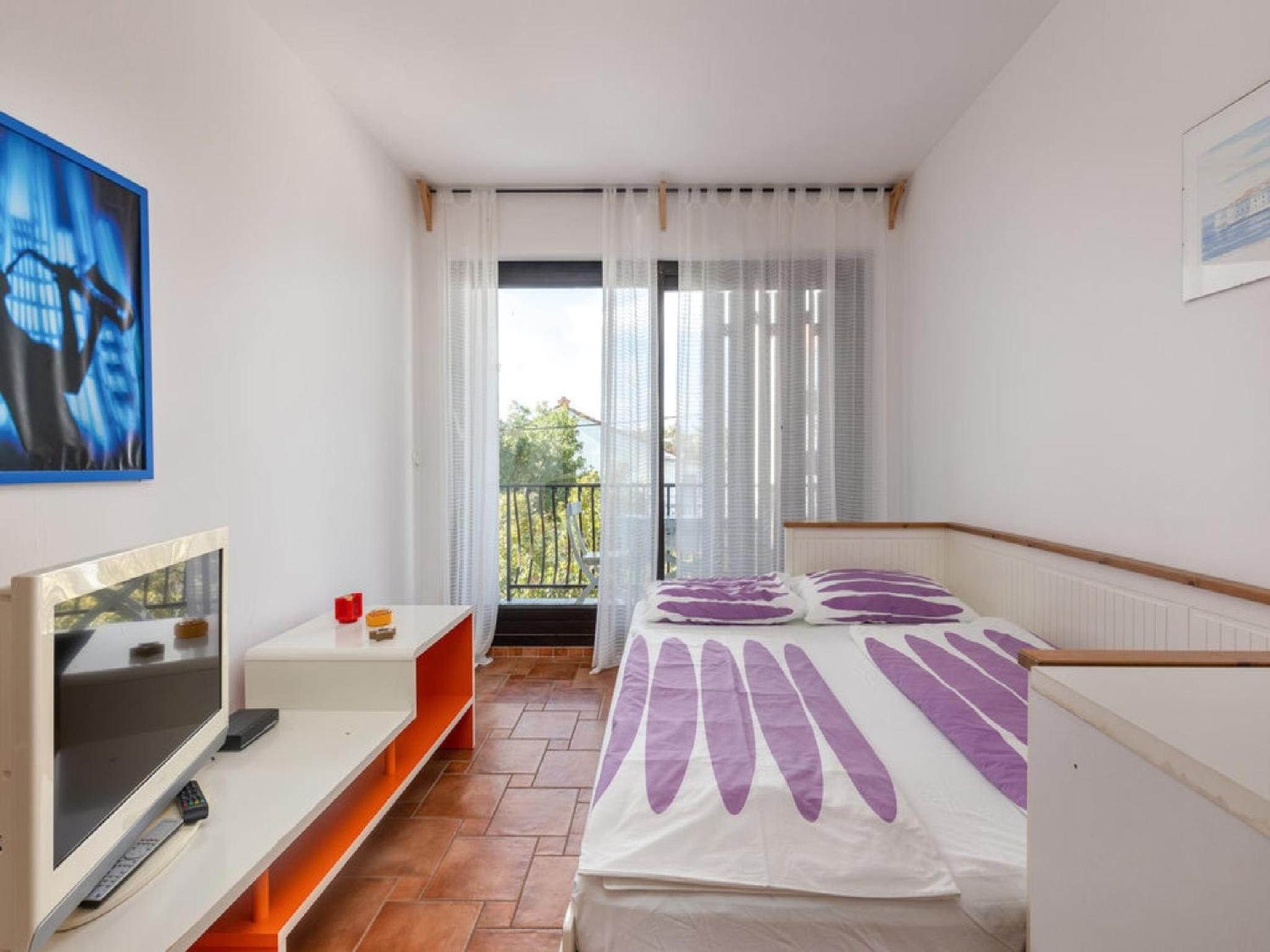 Studio Apartment with Balcony photo 1