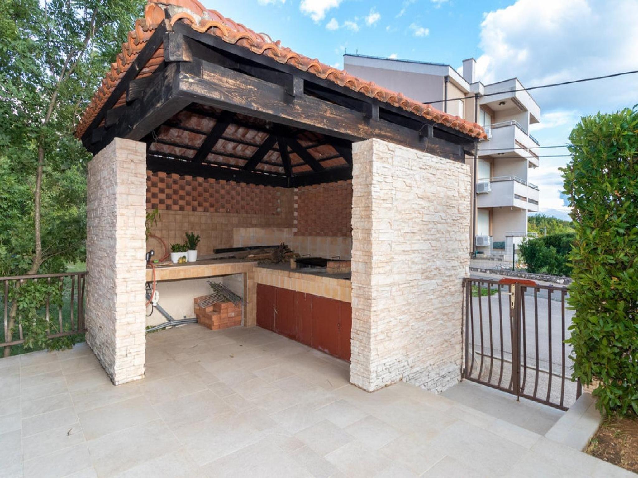 One Bedroom Apartment with Terrace and Sea View photo 3