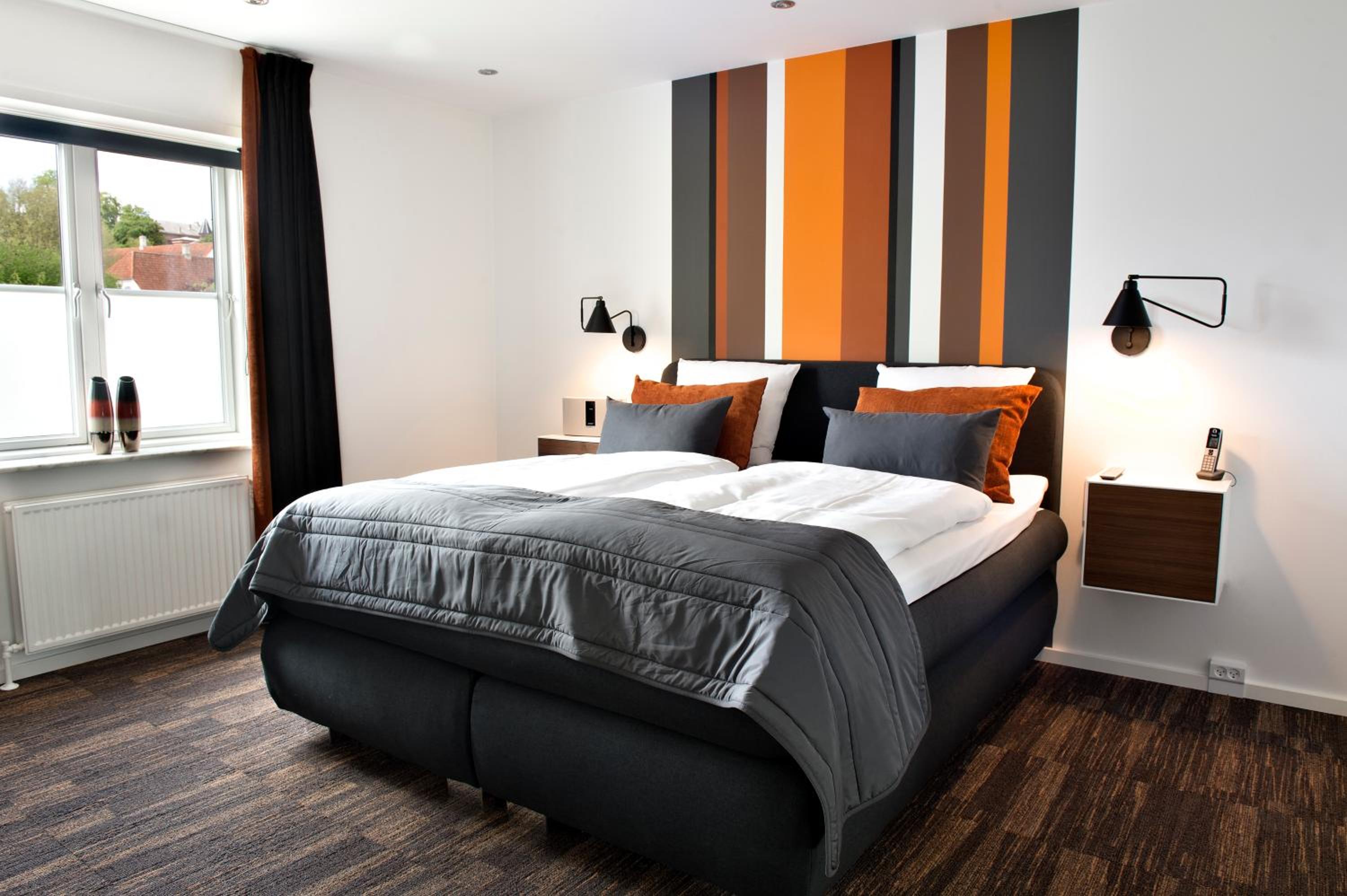 King Suite  with Jacuzzi - Photo 3