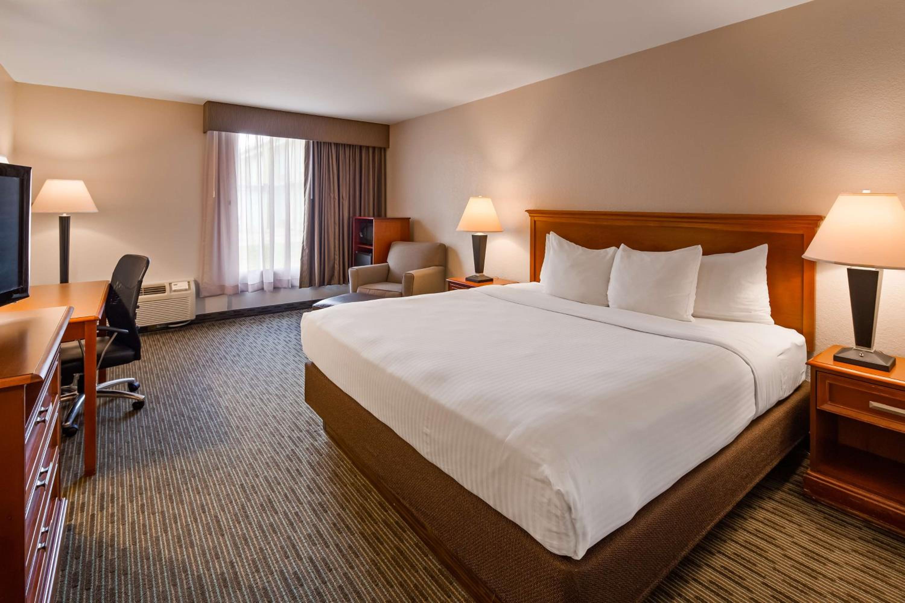 King Room - Non-Smoking - Photo 1