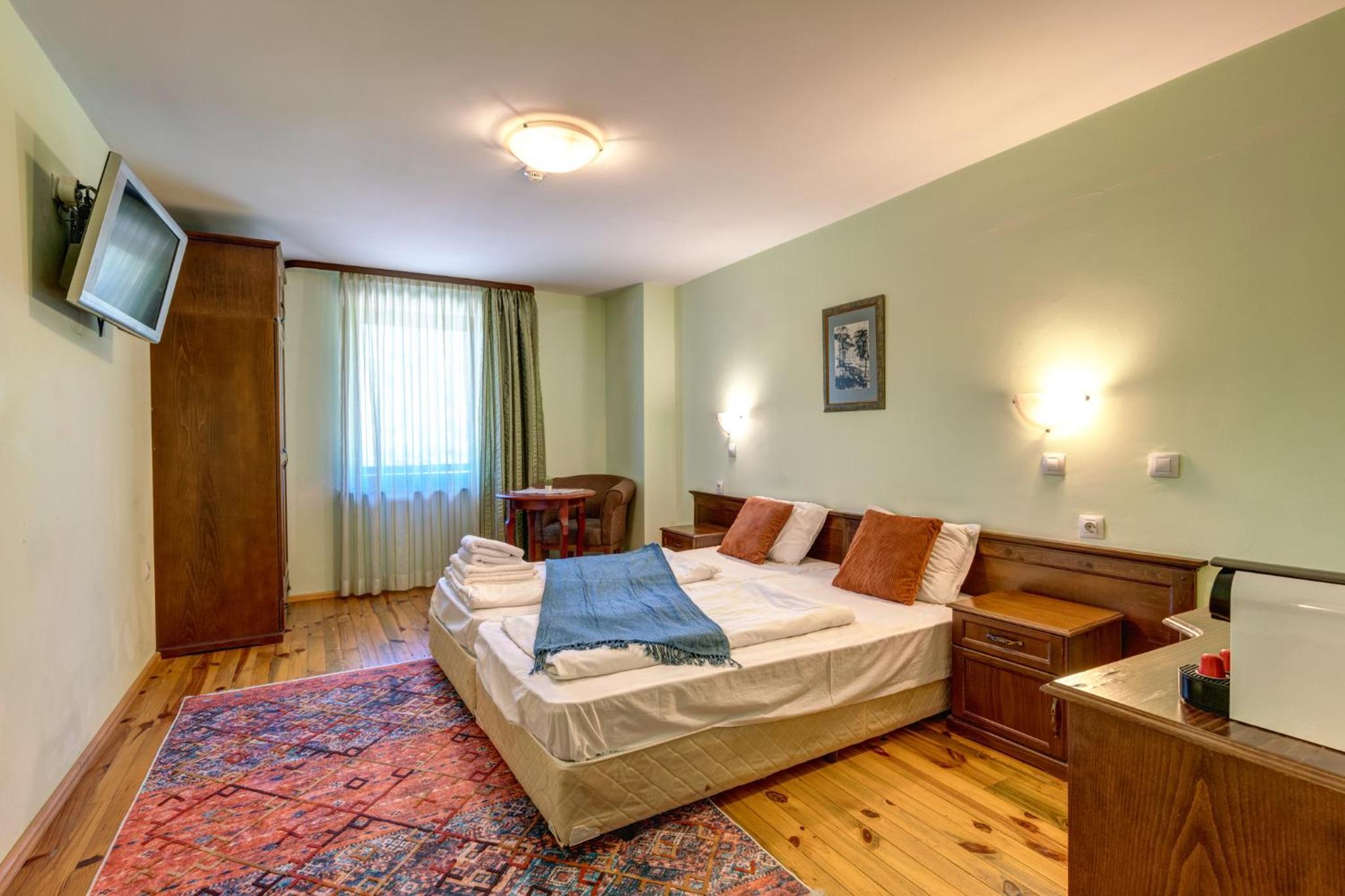 Deluxe Double Room (2 Adults + 1 Child) photo 1