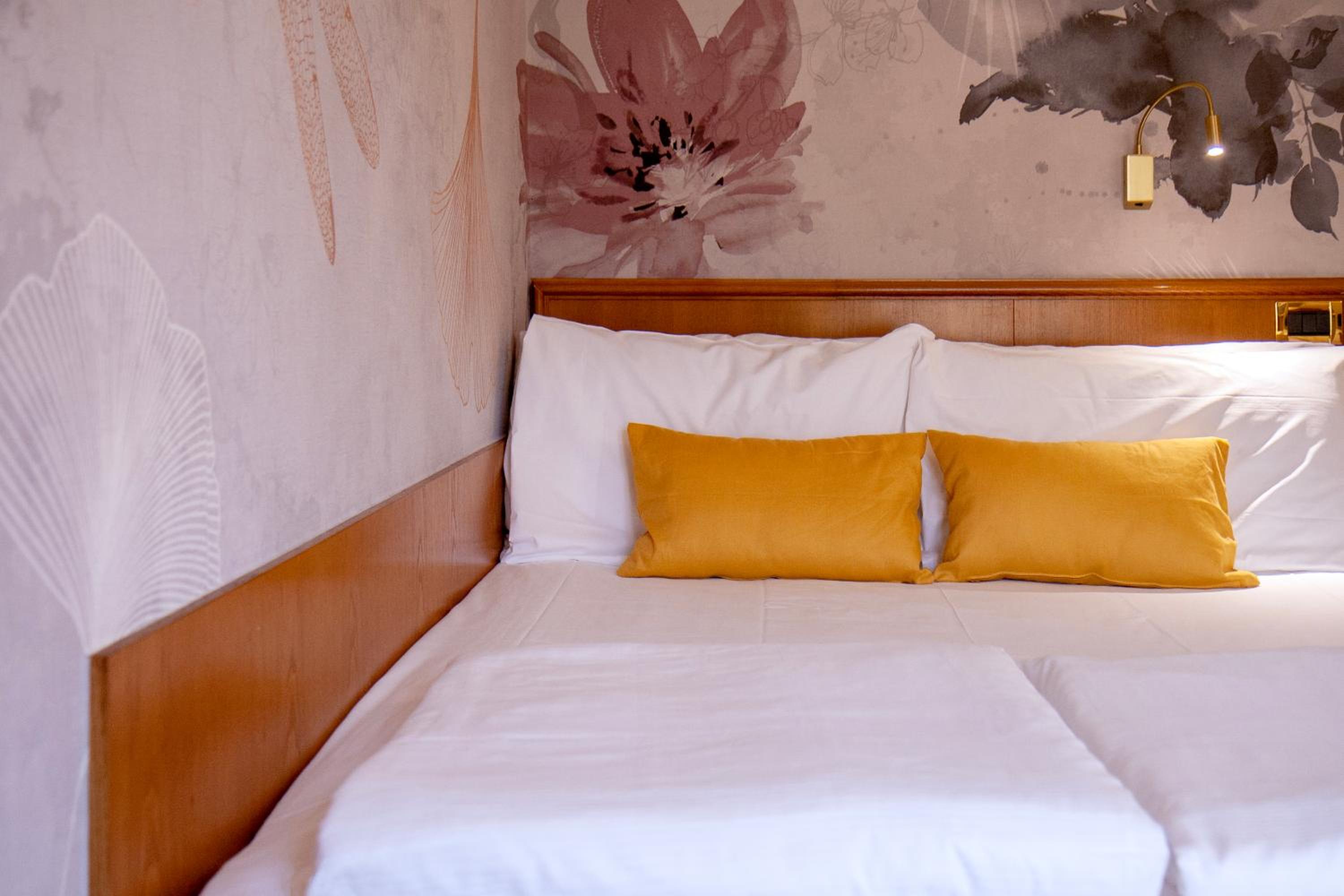 Small Double Room with French Bed photo 3