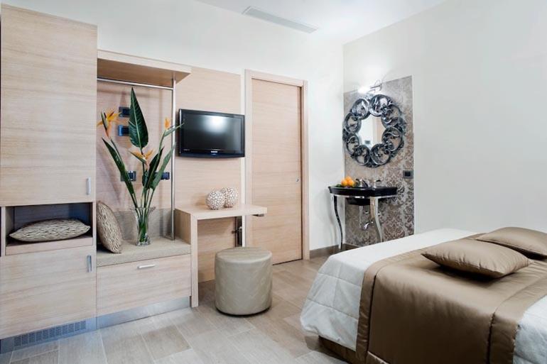 Small Double Room - Separate Building