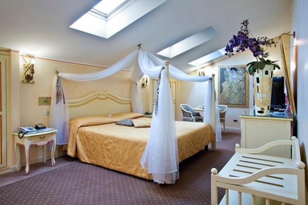 Senior Suite - Photo 10