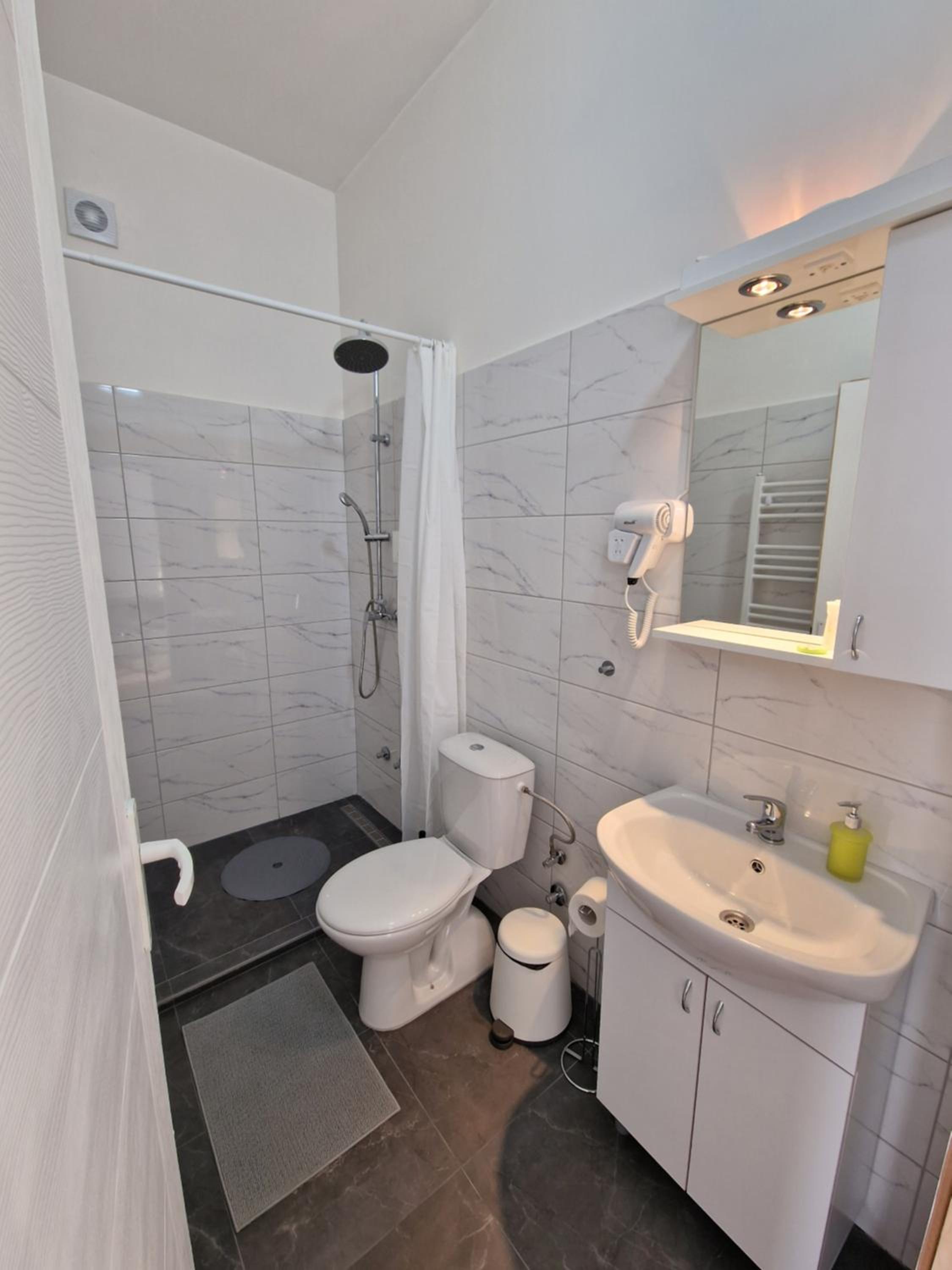 Studio Apartment - Photo 7