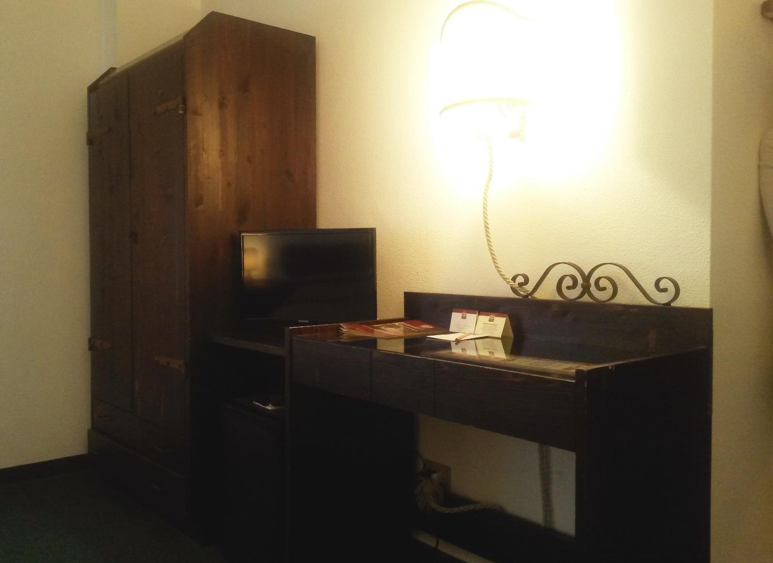 Economy Double Room - Photo 7