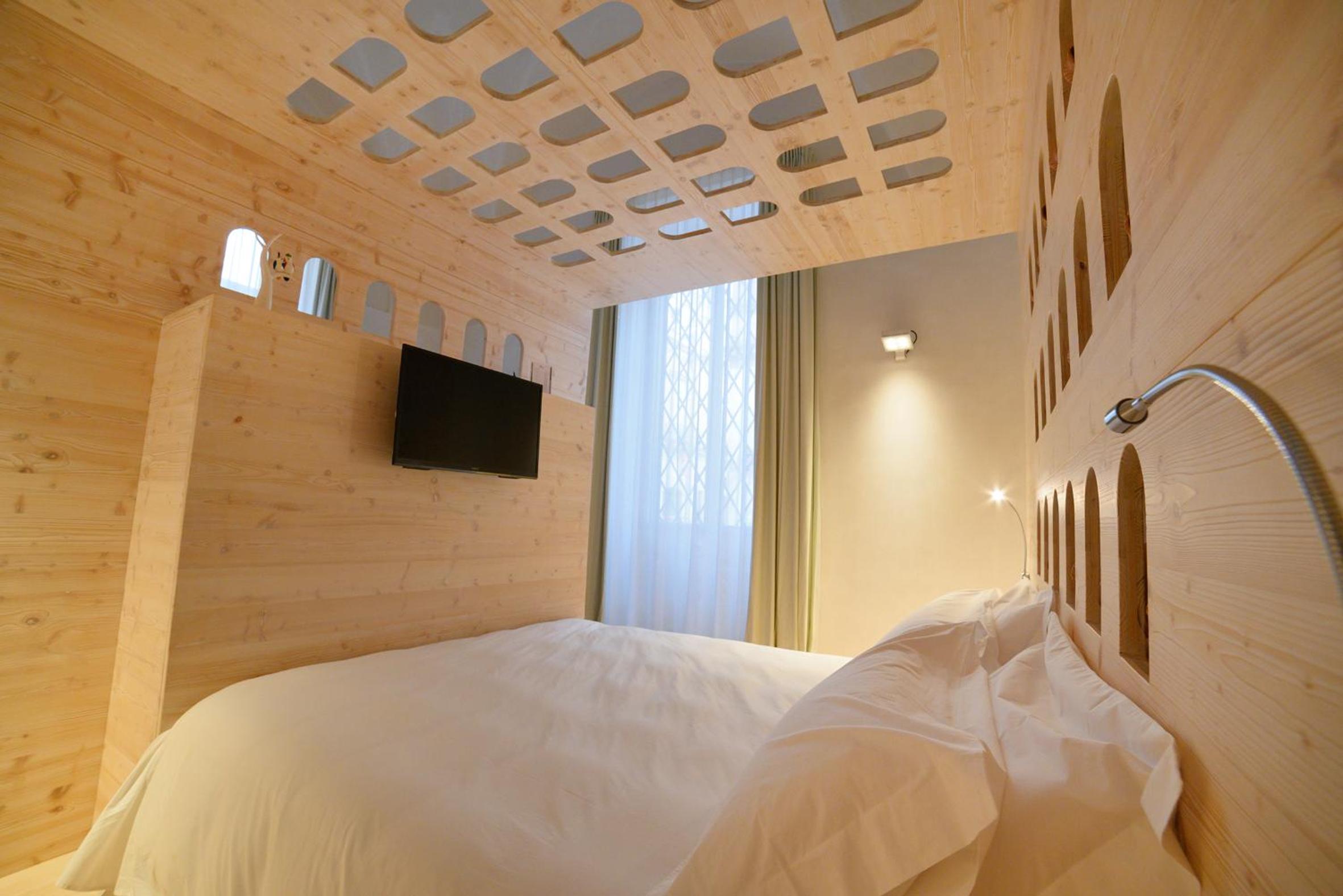 Superior King Suite - Photo 5