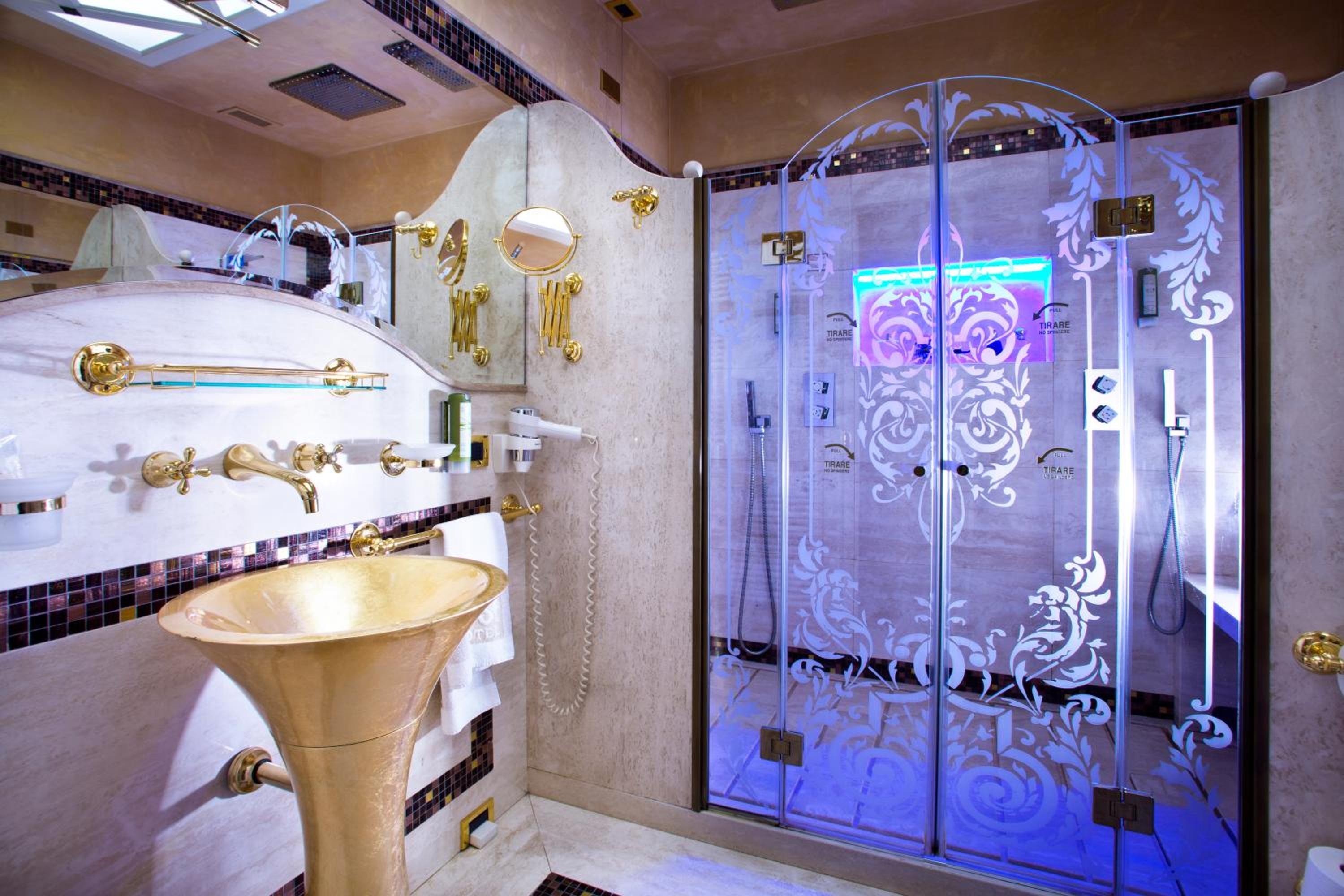 Suite with Spa Access - Photo 5