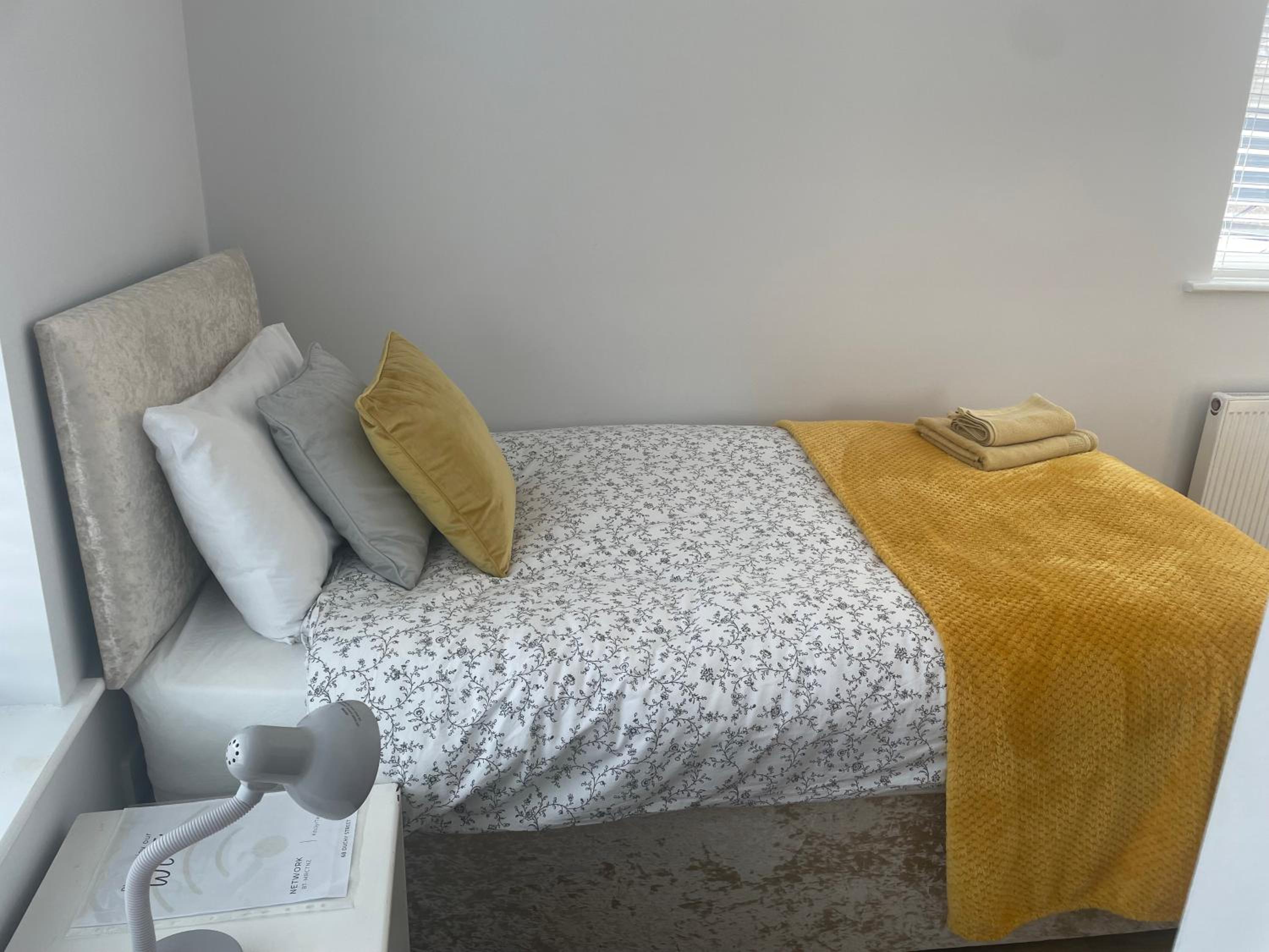 Single Room with Shared Bathroom