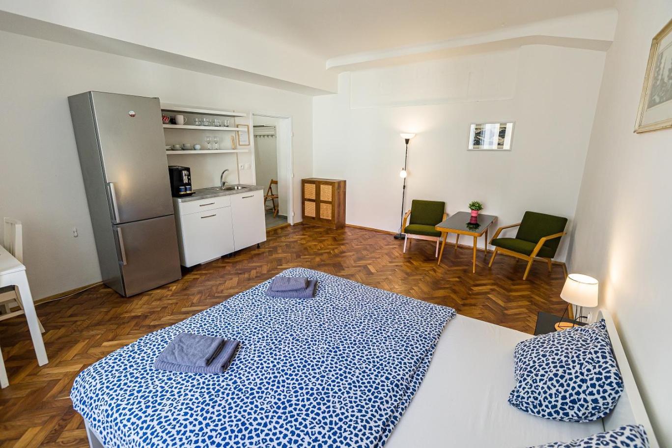 Apartment with Garden View - Photo 9