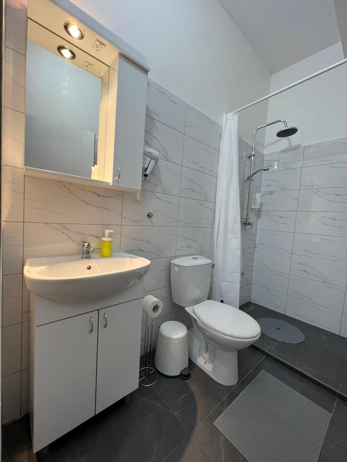 Apartment with Balcony - Photo 2