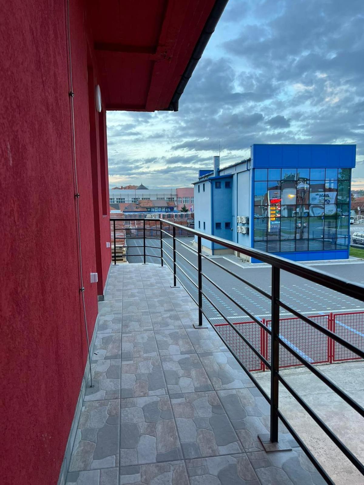 Apartment with Balcony - Photo 4