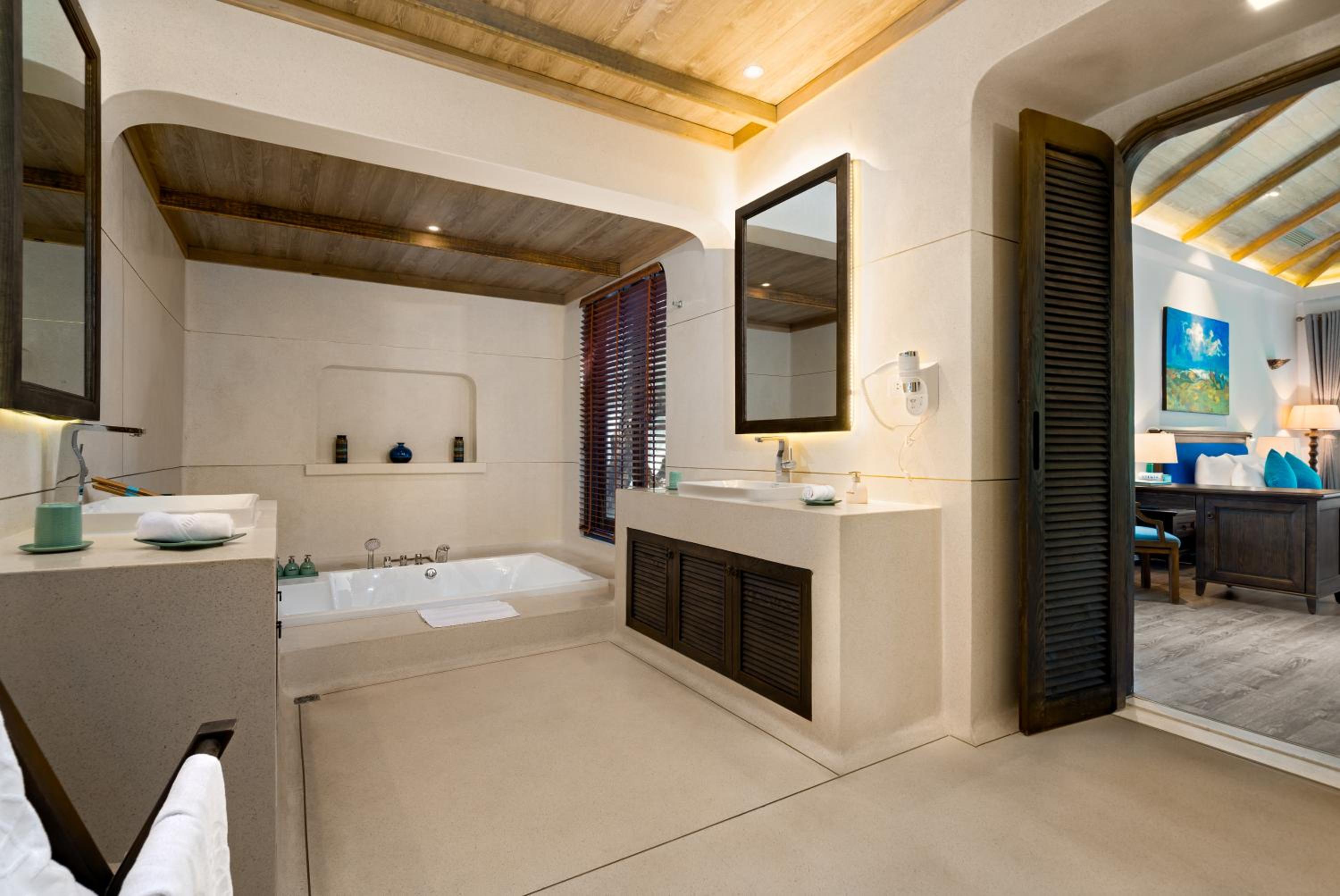 One-Bedroom King Villa with Garden View - Photo 4