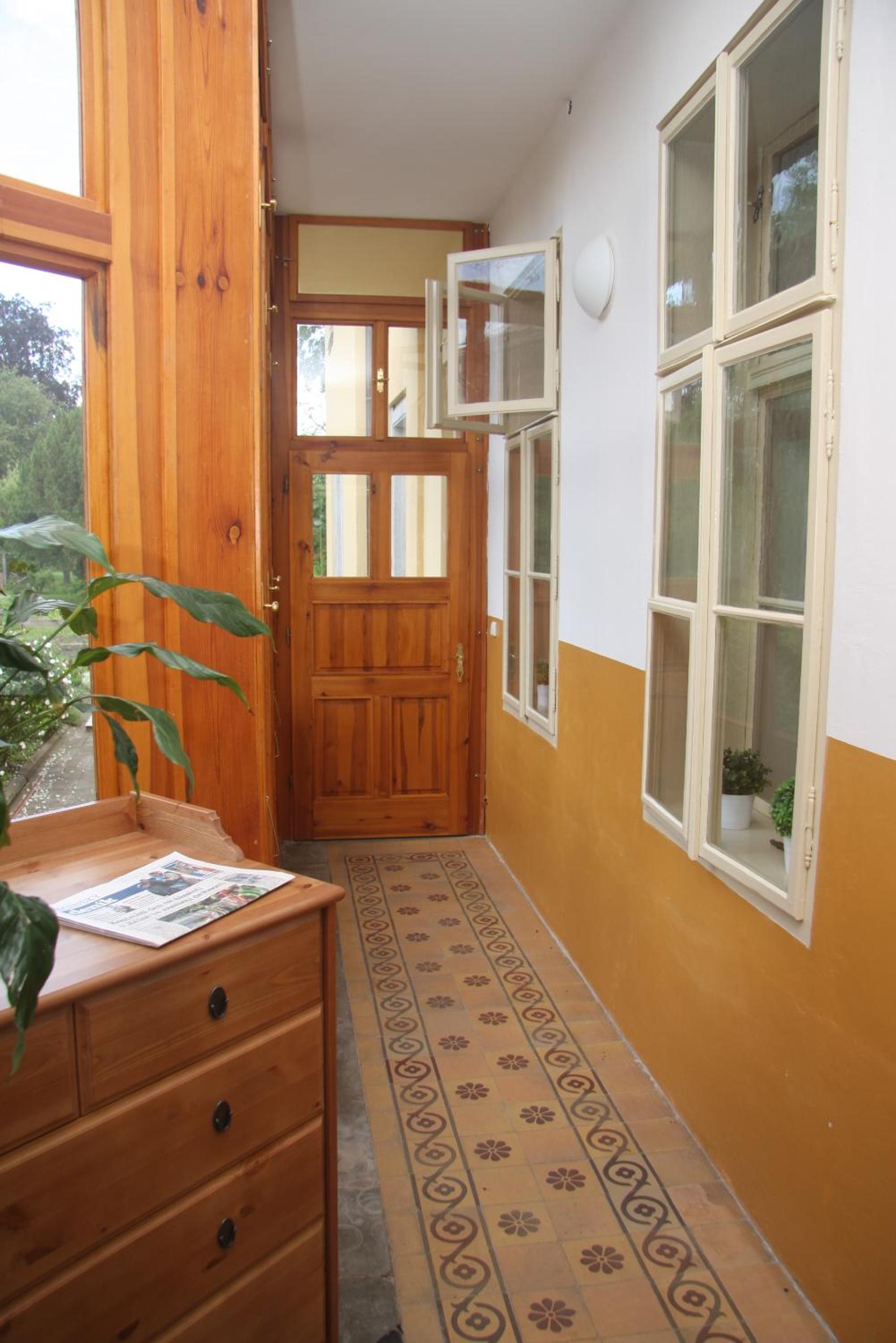 Studio Apartment photo 3