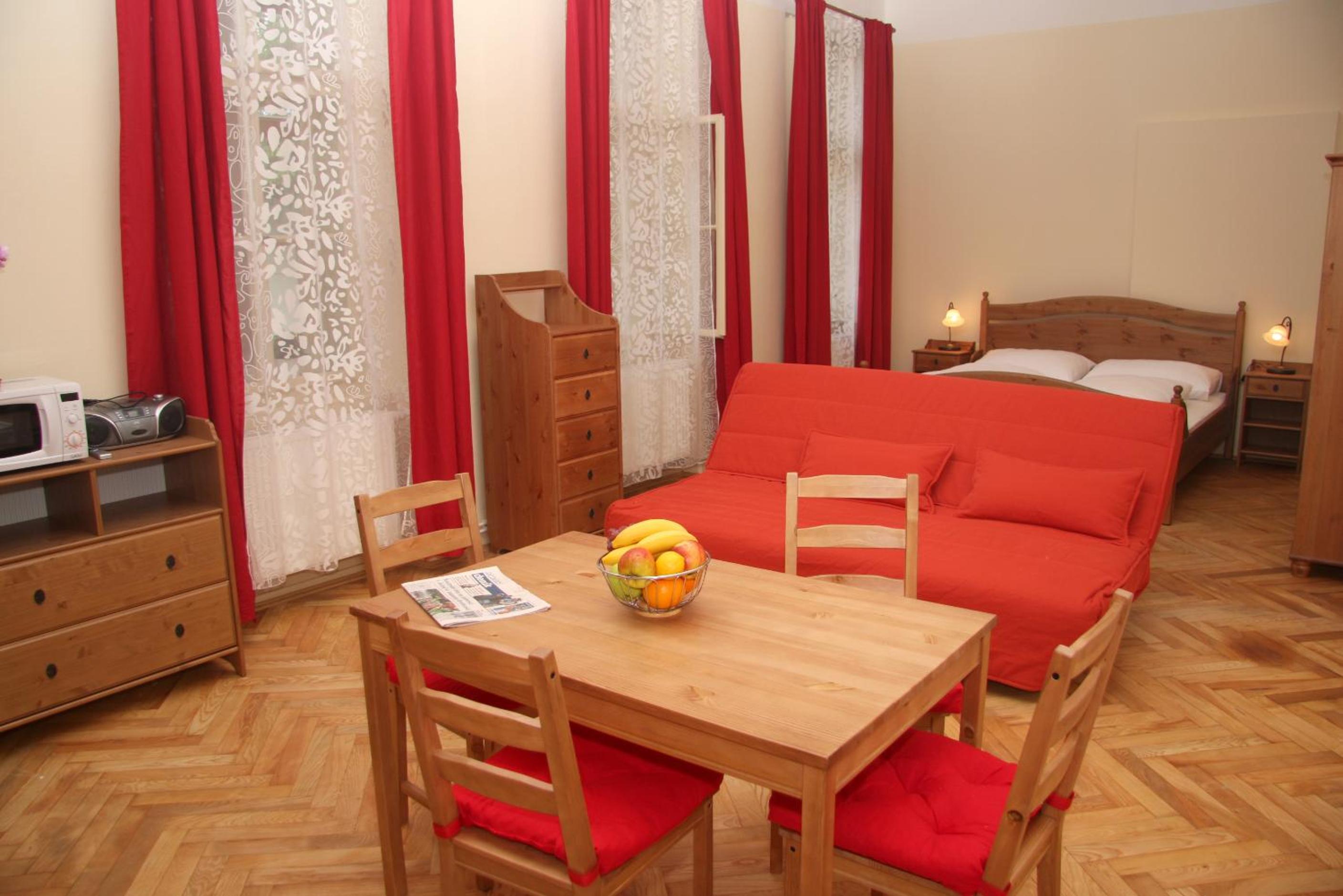 Studio Apartment photo 1
