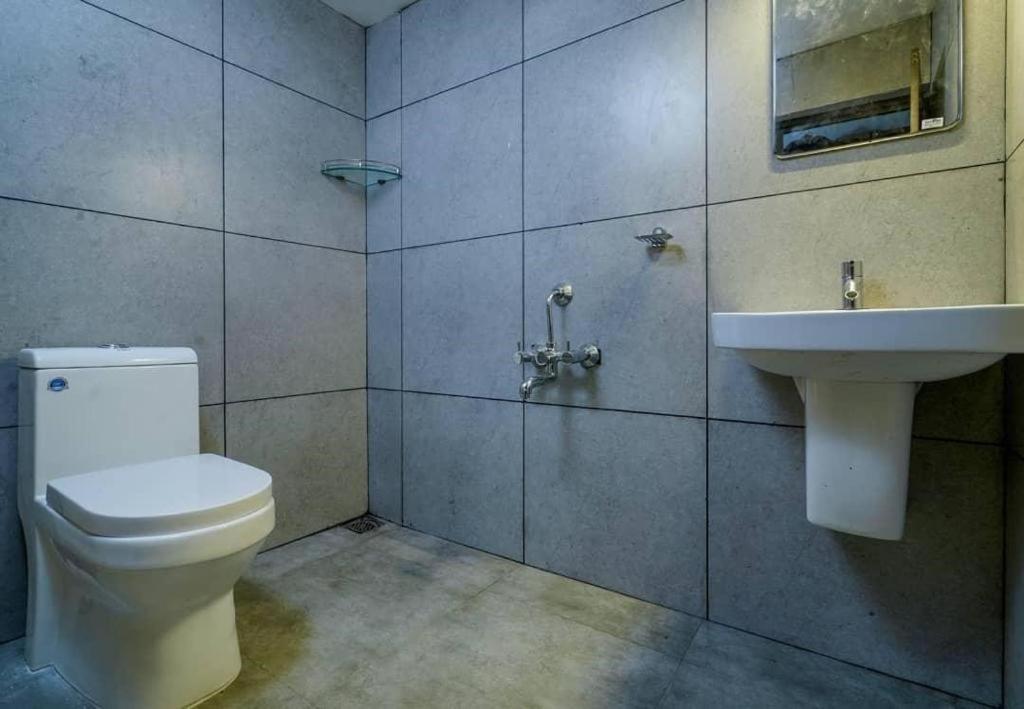 Family Room with Private Bathroom photo 2