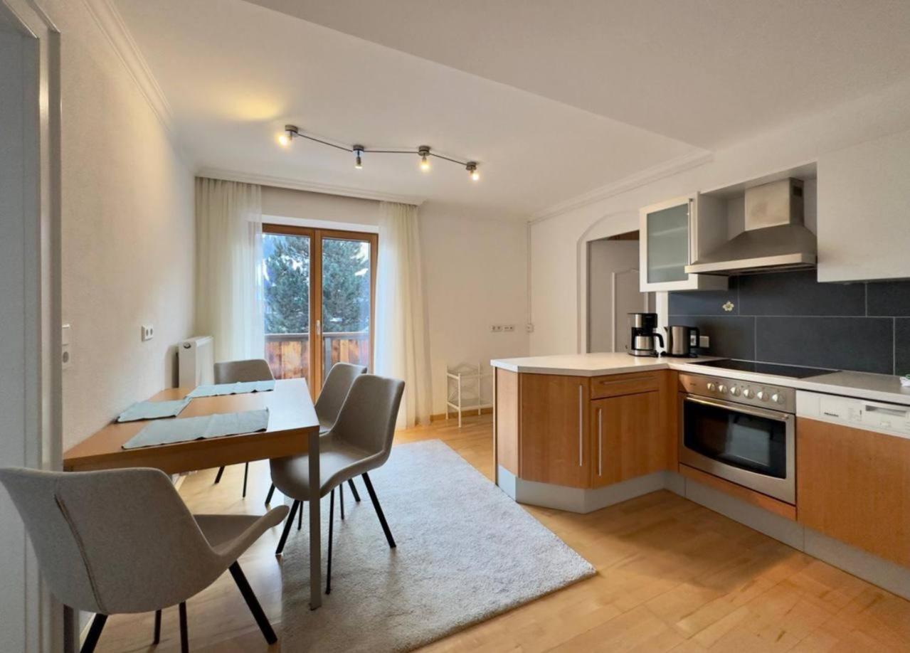 Apartment with Mountain View photo 2