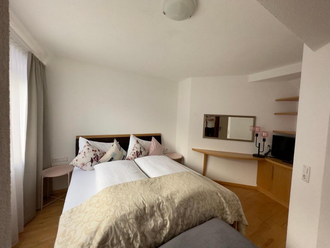 Apartment with Mountain View photo 2