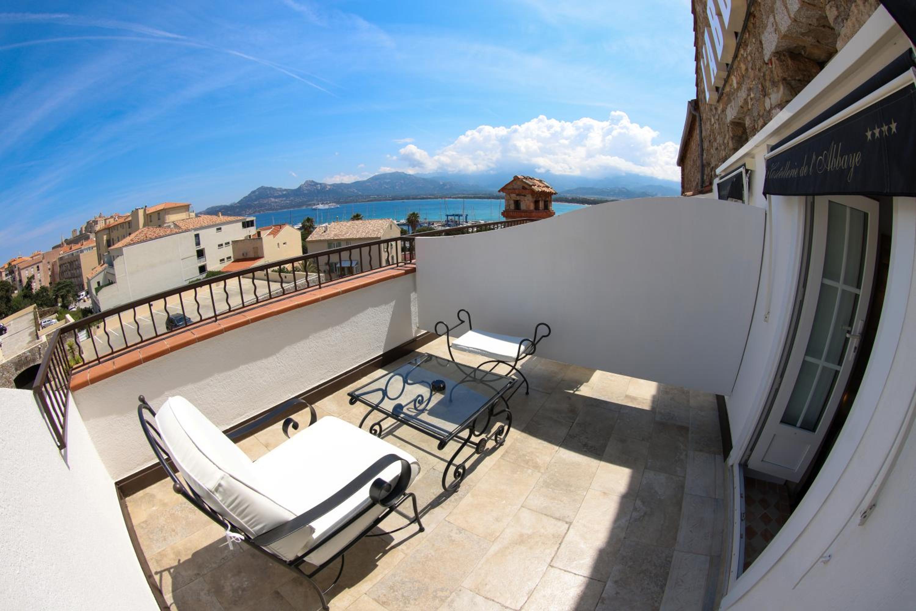 Chambre avec Terrasse – Vue sur Citadelle et Mer