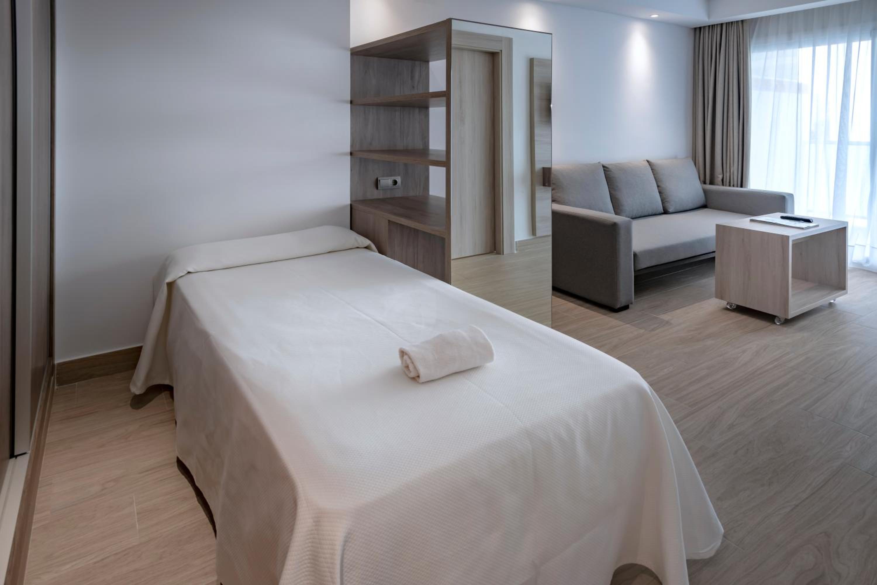 Junior Suite (2 Adults + 2 Children) - Photo 3