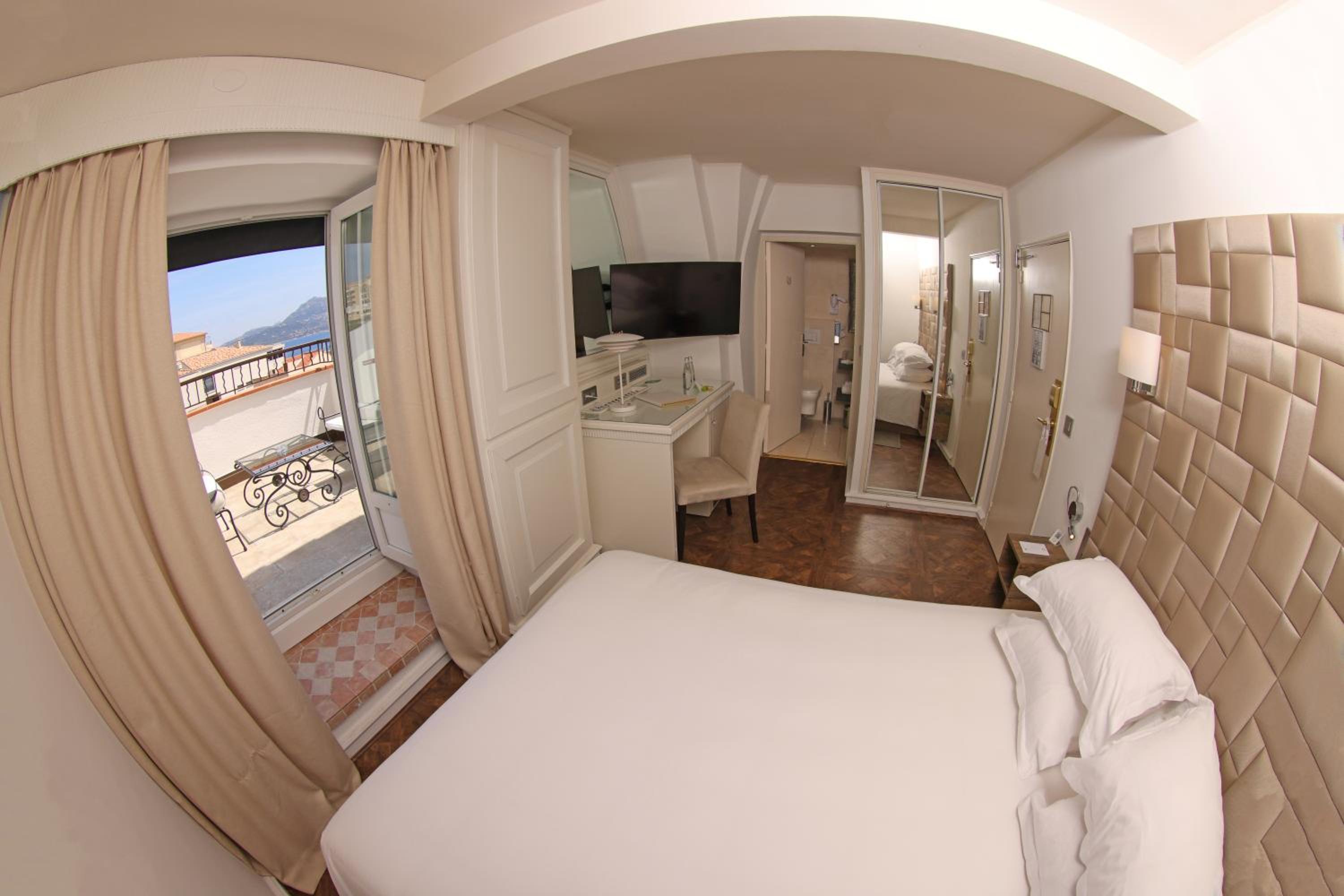 Chambre avec Terrasse – Vue sur Citadelle et Mer