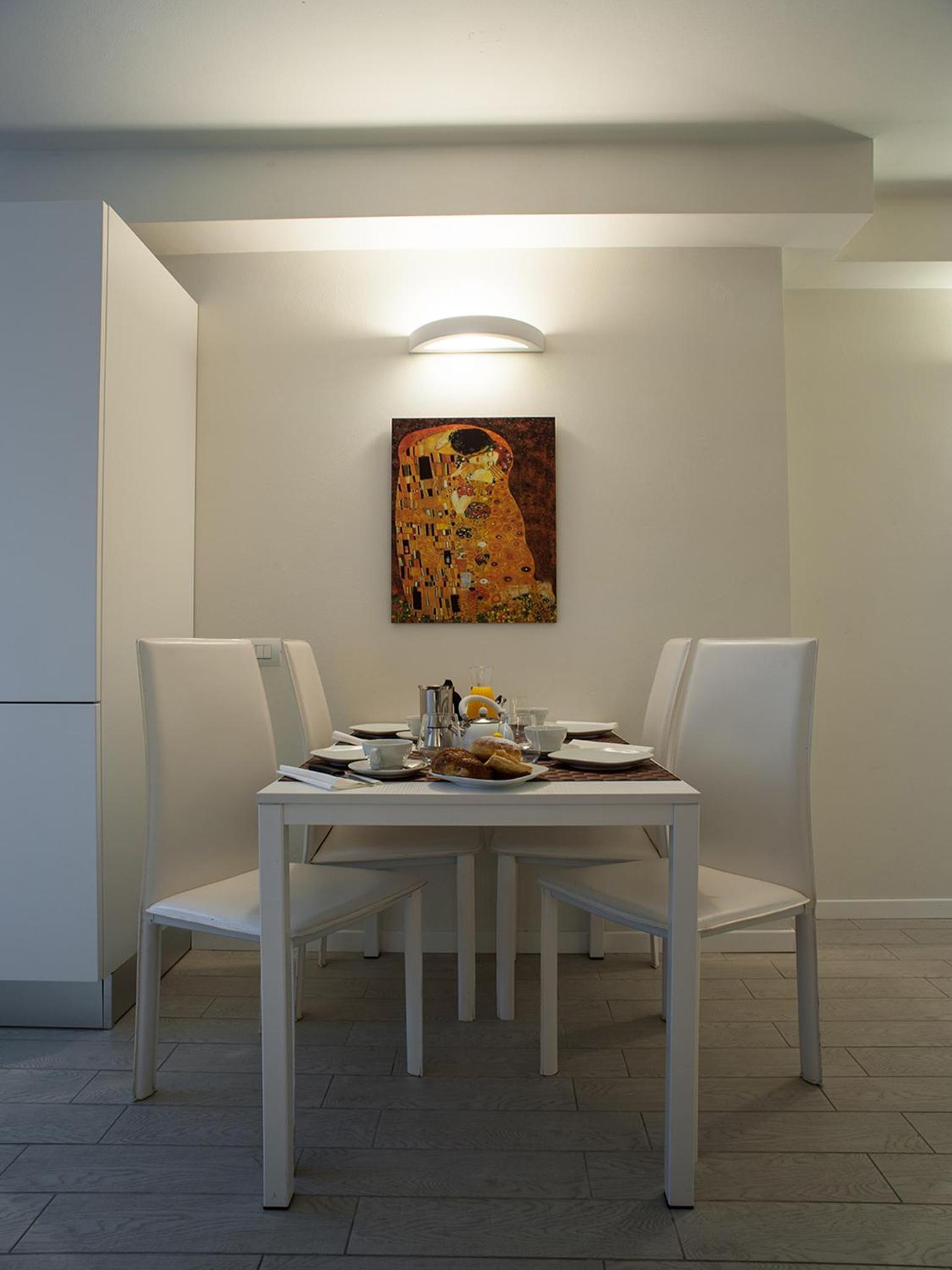 Studio Apartment with Free Parking photo 3