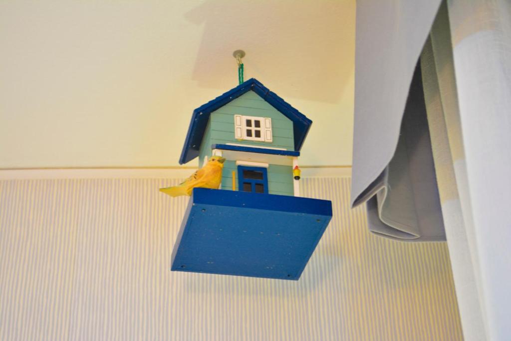 Twin Room thumbnail 5