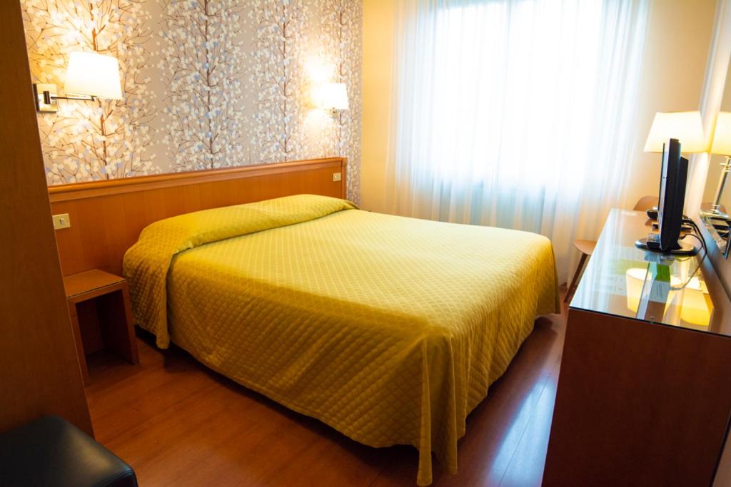 Double Room thumbnail 5