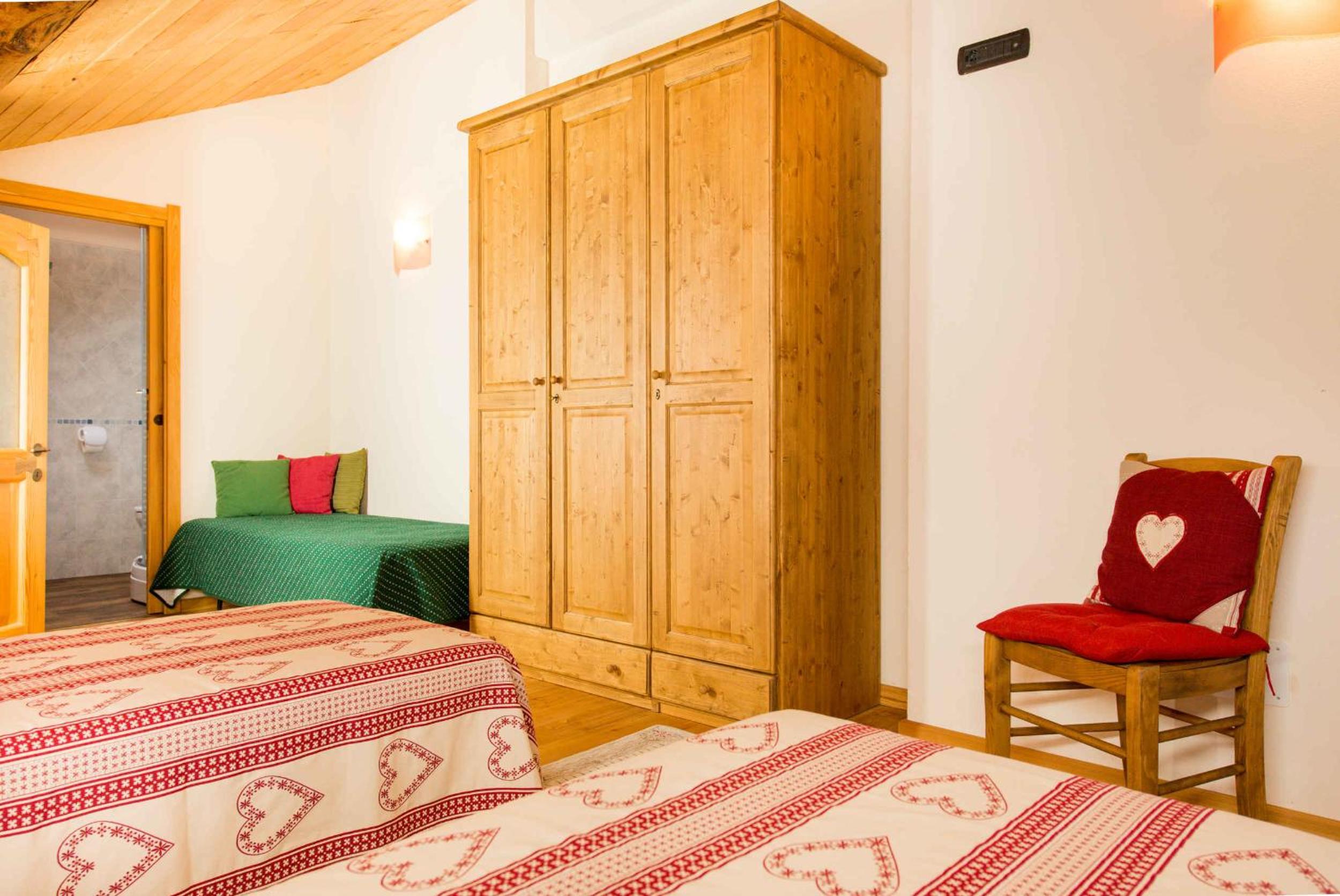 Two-Bedroom Apartment - Split Level photo 2