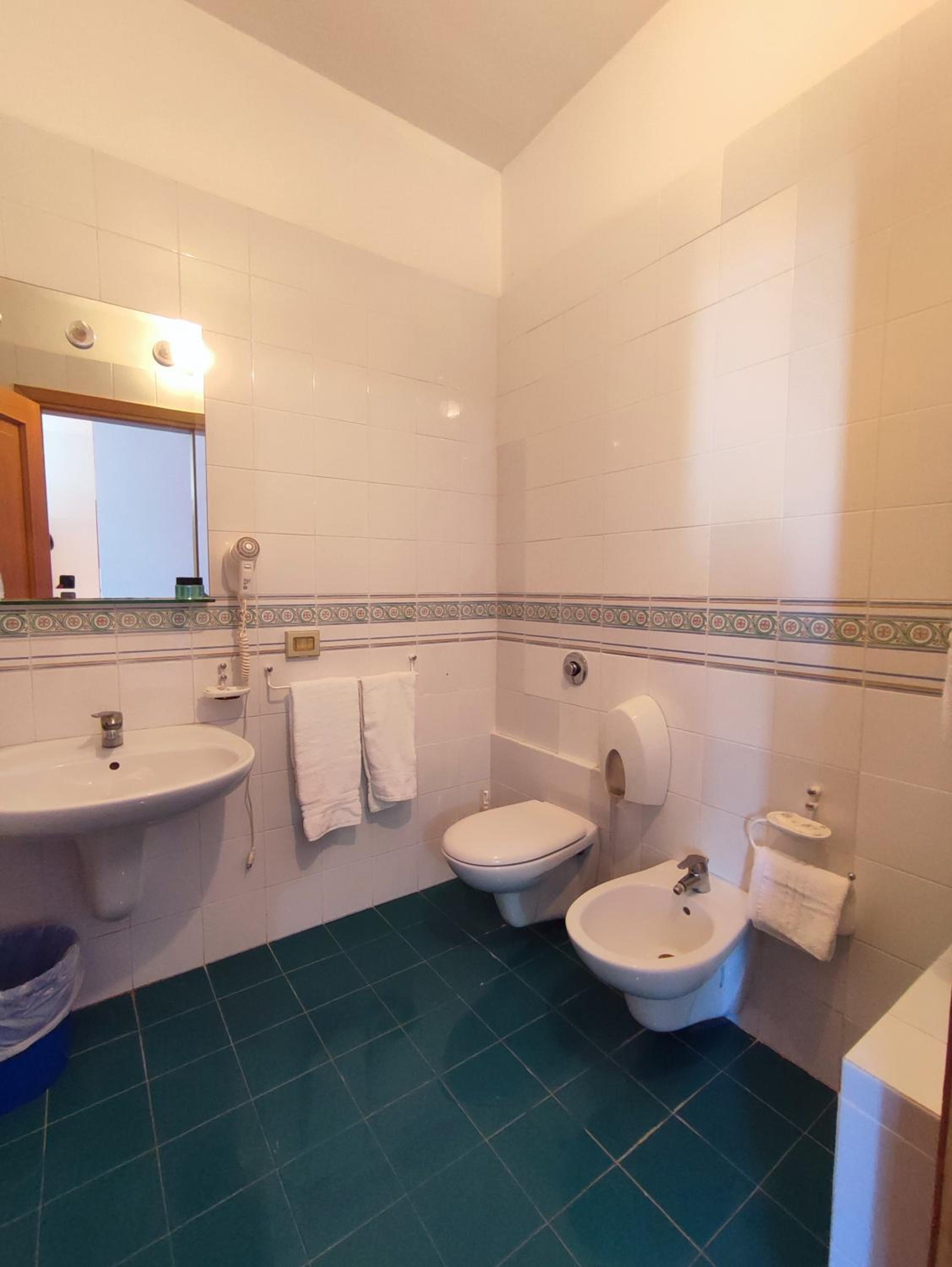 Standard Triple Room photo 3