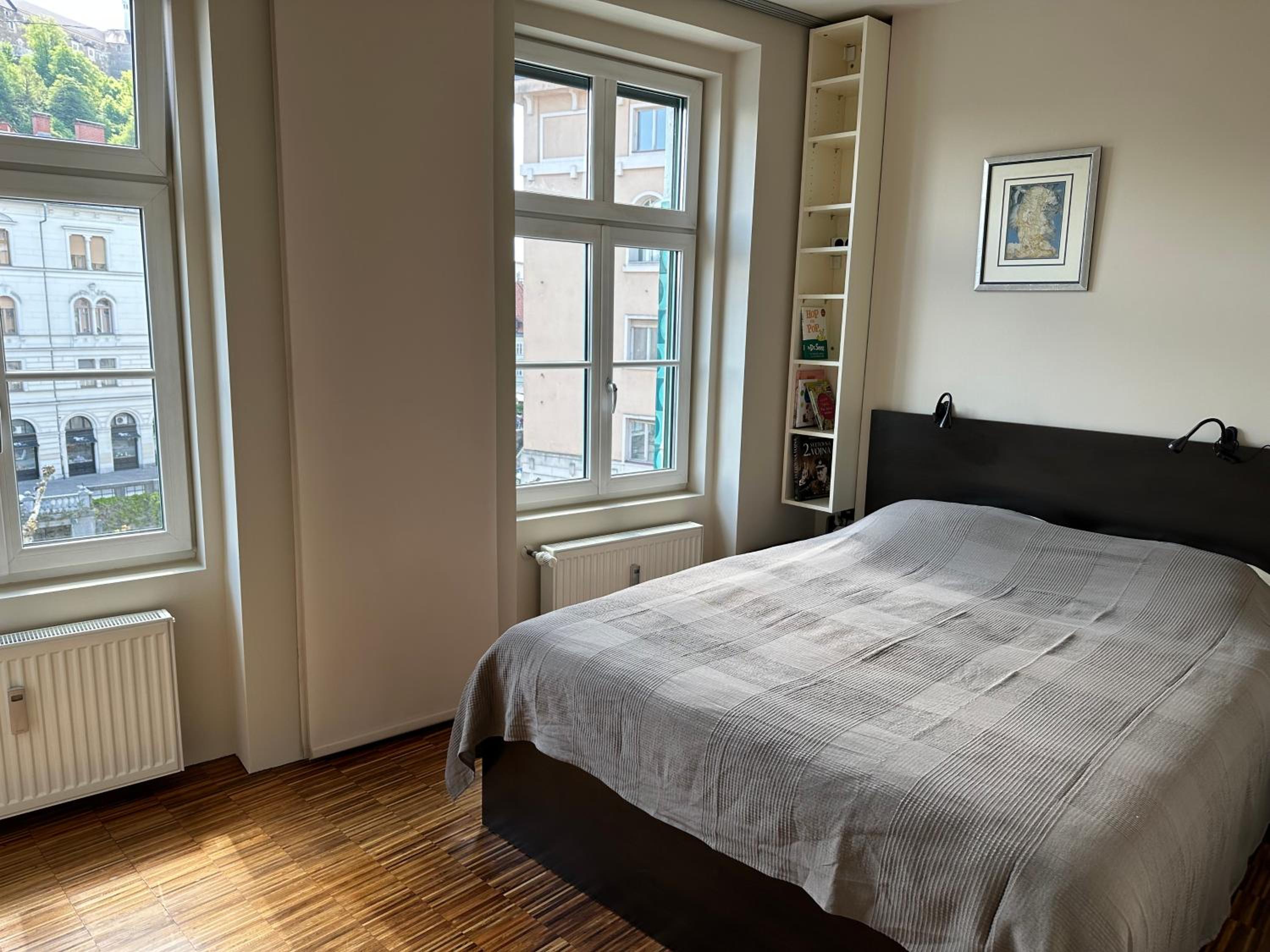 One-Bedroom Apartment photo 1