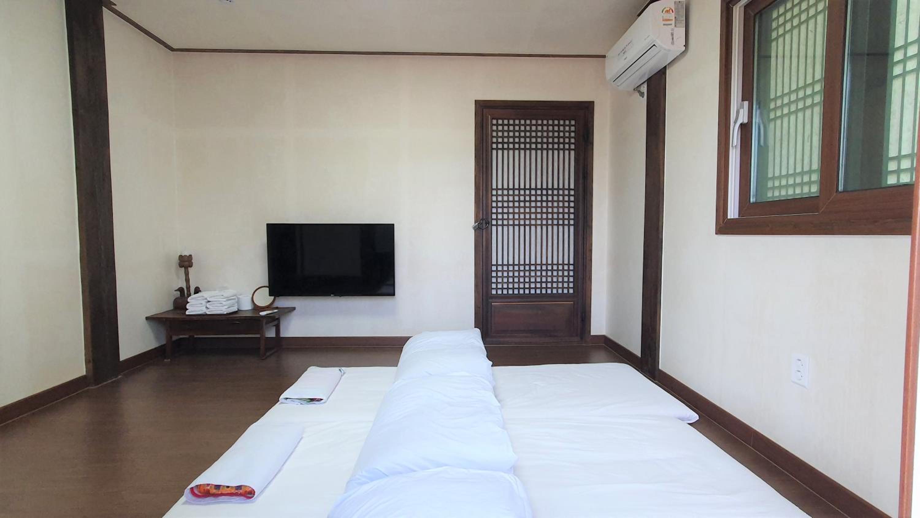 Two-Bedroom House - Photo 1
