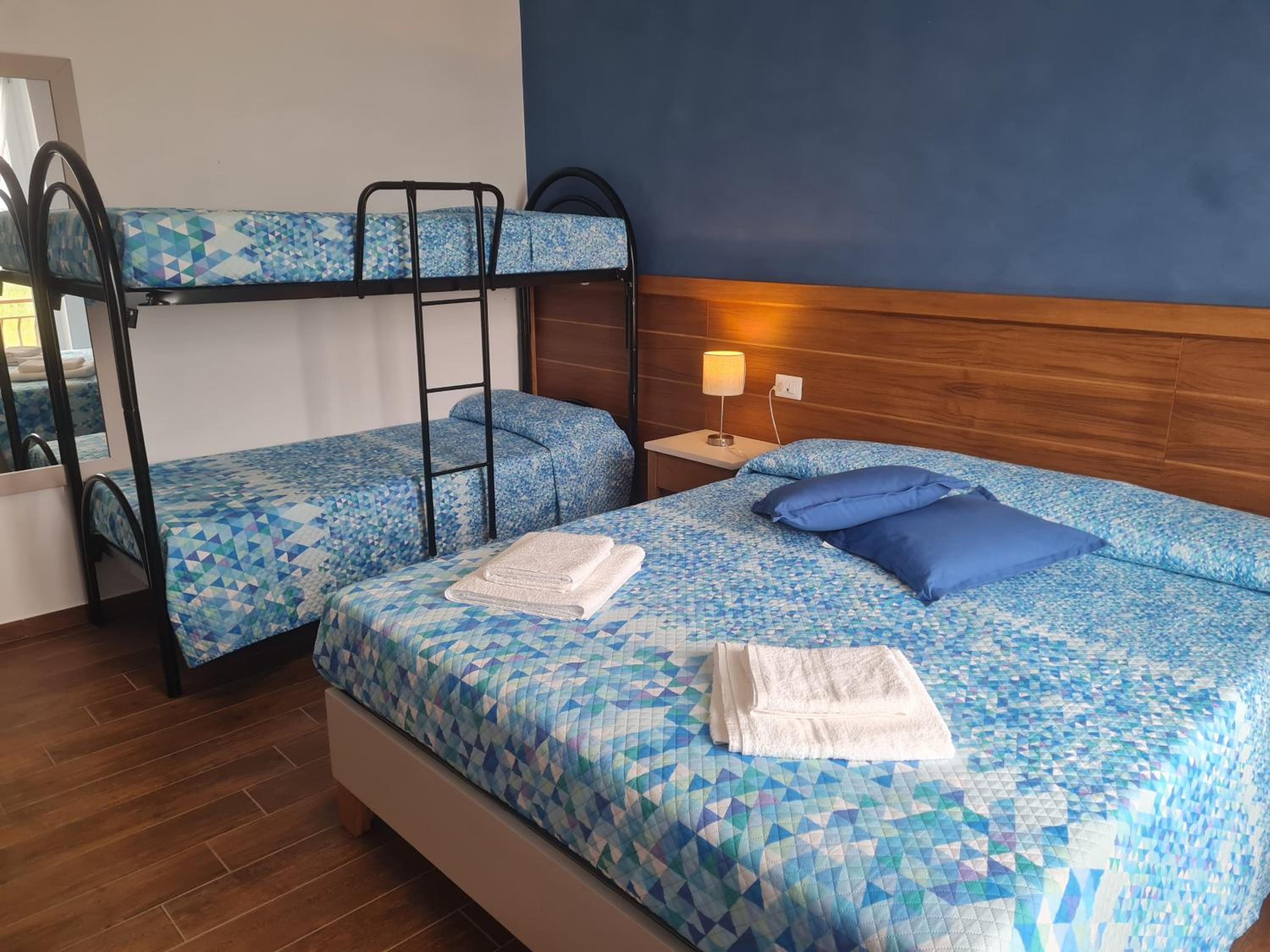 Quadruple Room with Private Bathroom photo 3