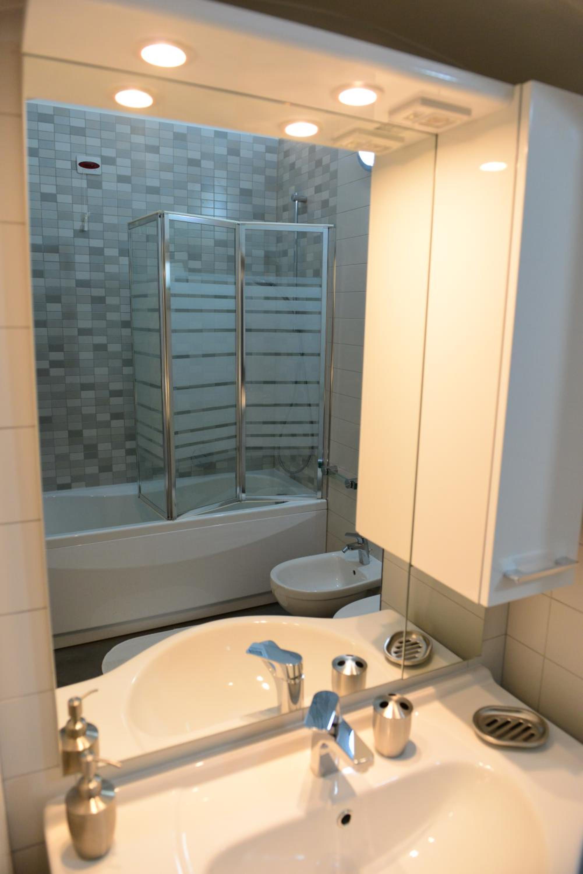 Double or Twin Room - Photo 3