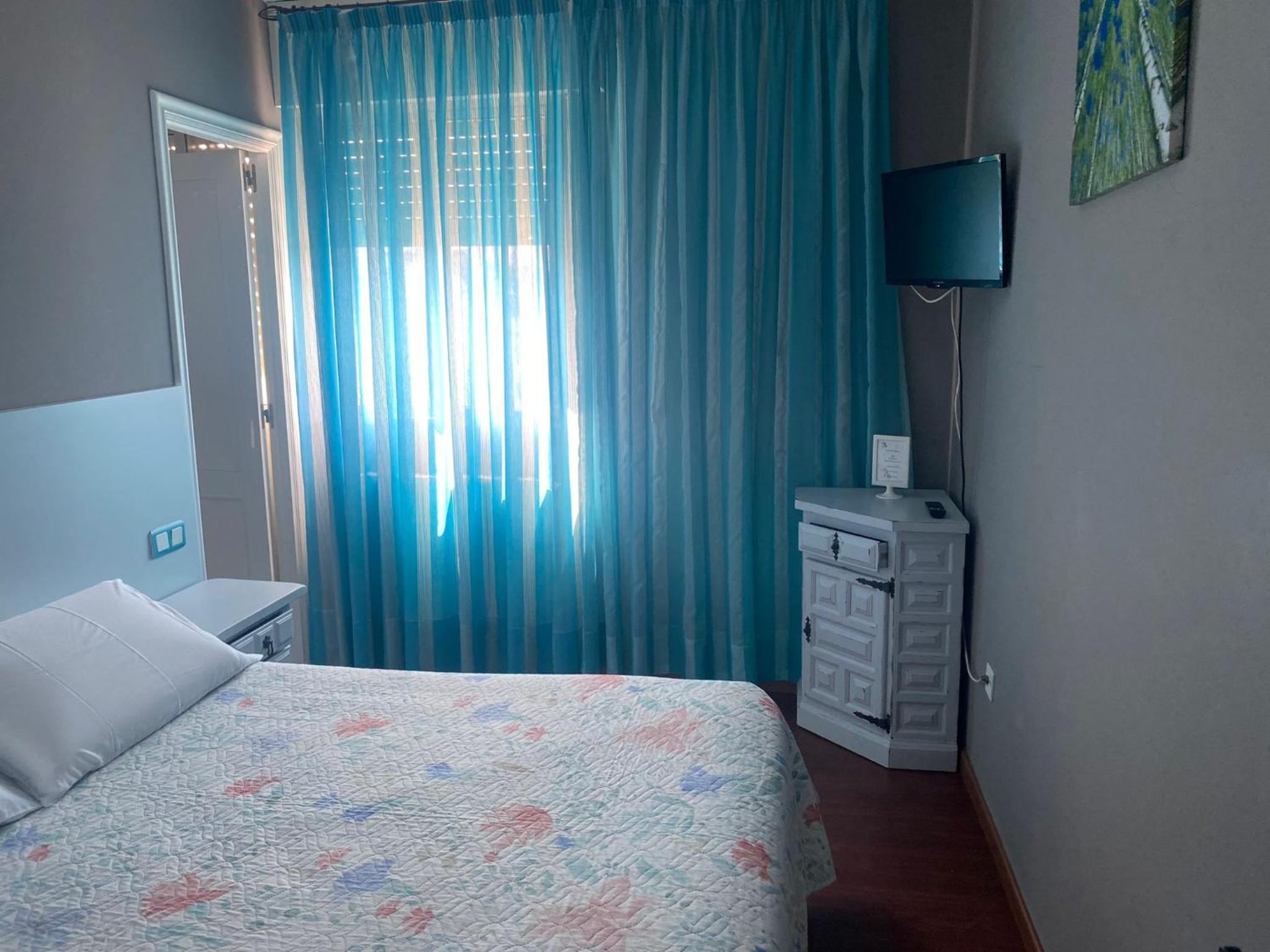 Double or Twin Room - Photo 11