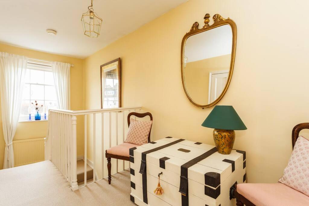 Three-Bedroom House photo 3