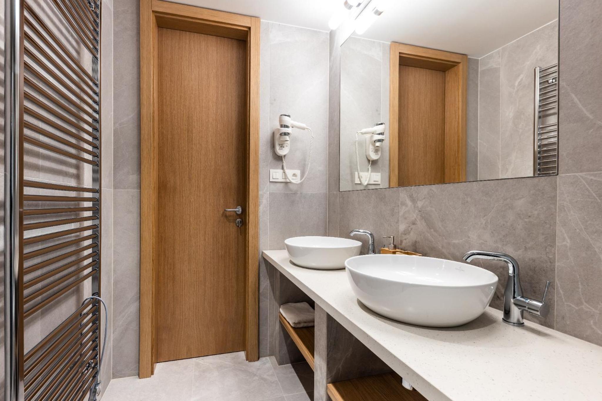 Double Room with Private Bathroom - Photo 4