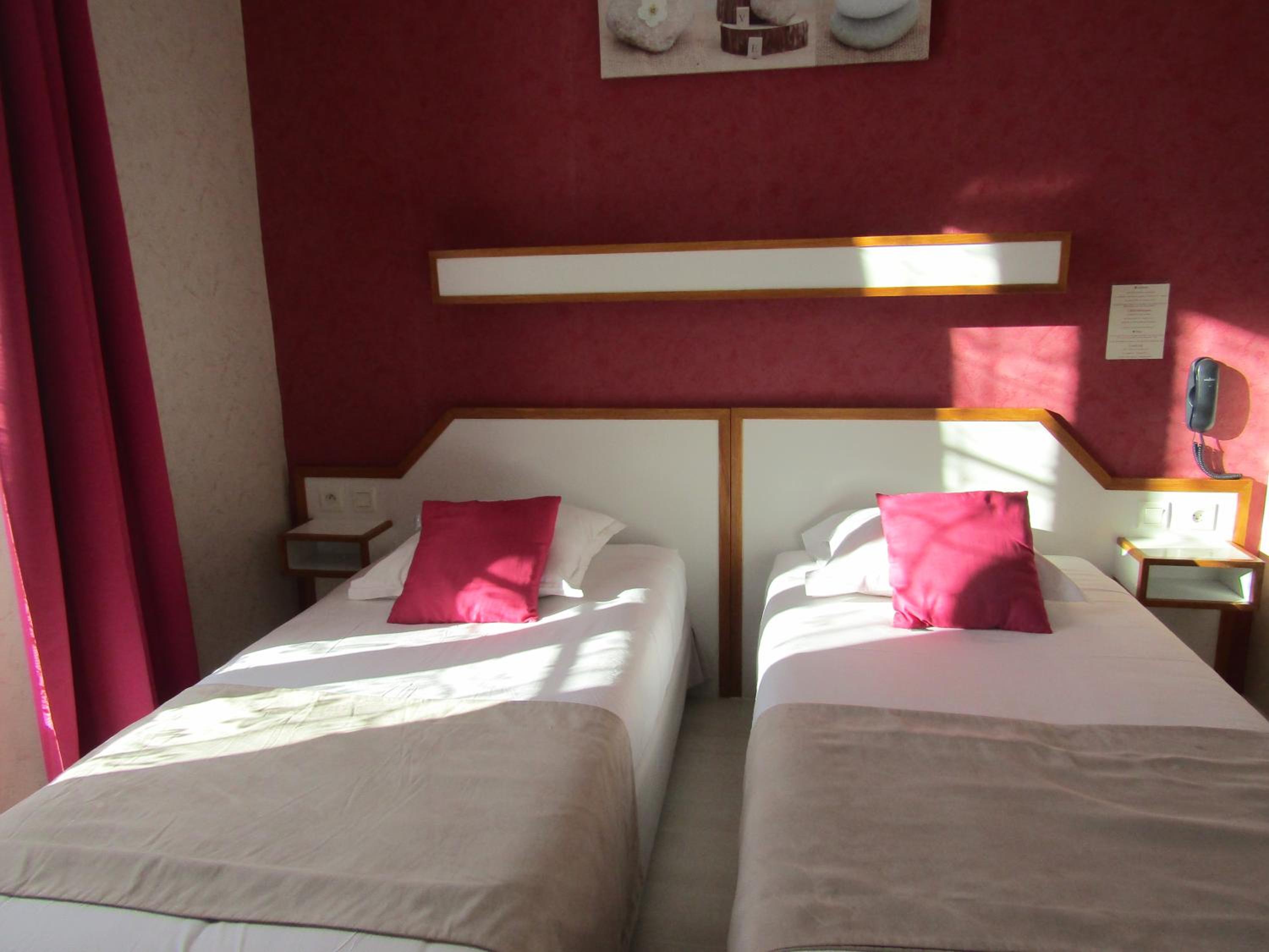 Twin Room - Photo 2
