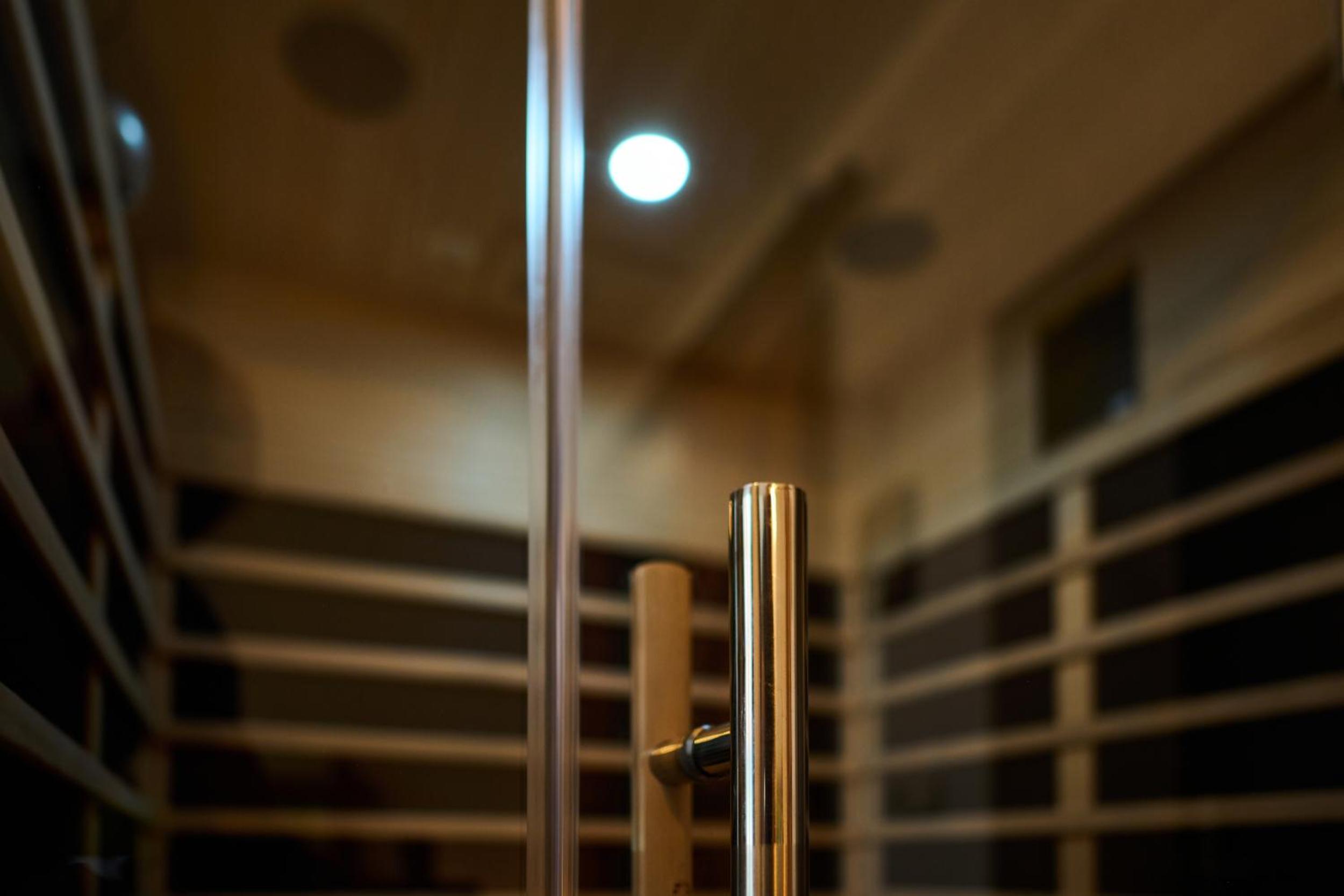 Deluxe Double Room with Shower and Infrared Sauna photo 2