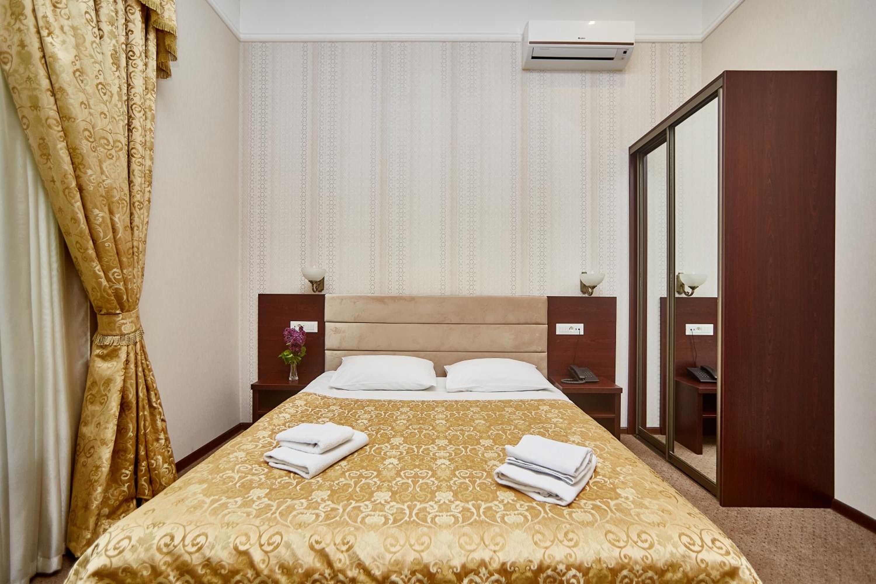 Standard Double or Twin Room photo 2