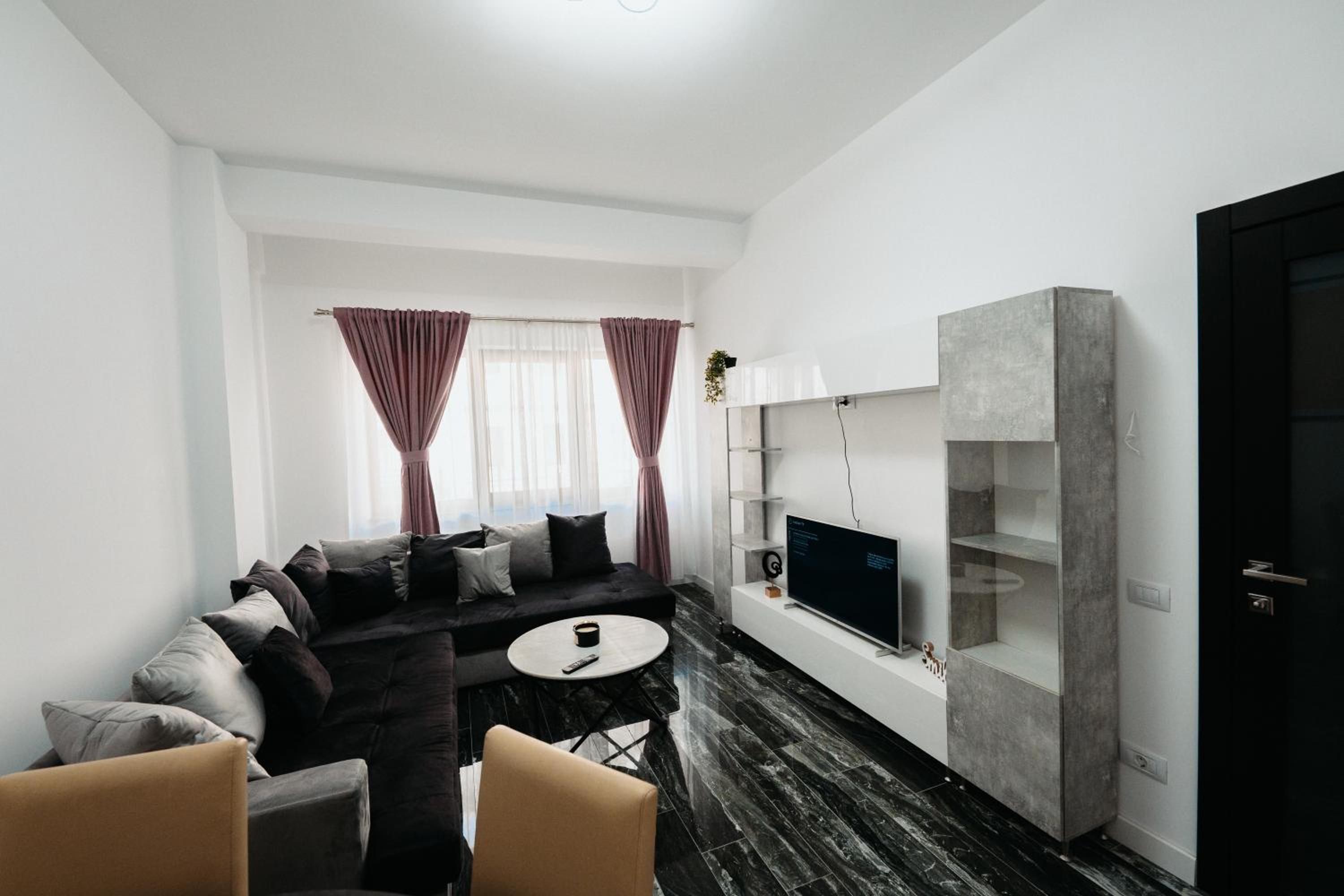 One-Bedroom Apartment photo 2