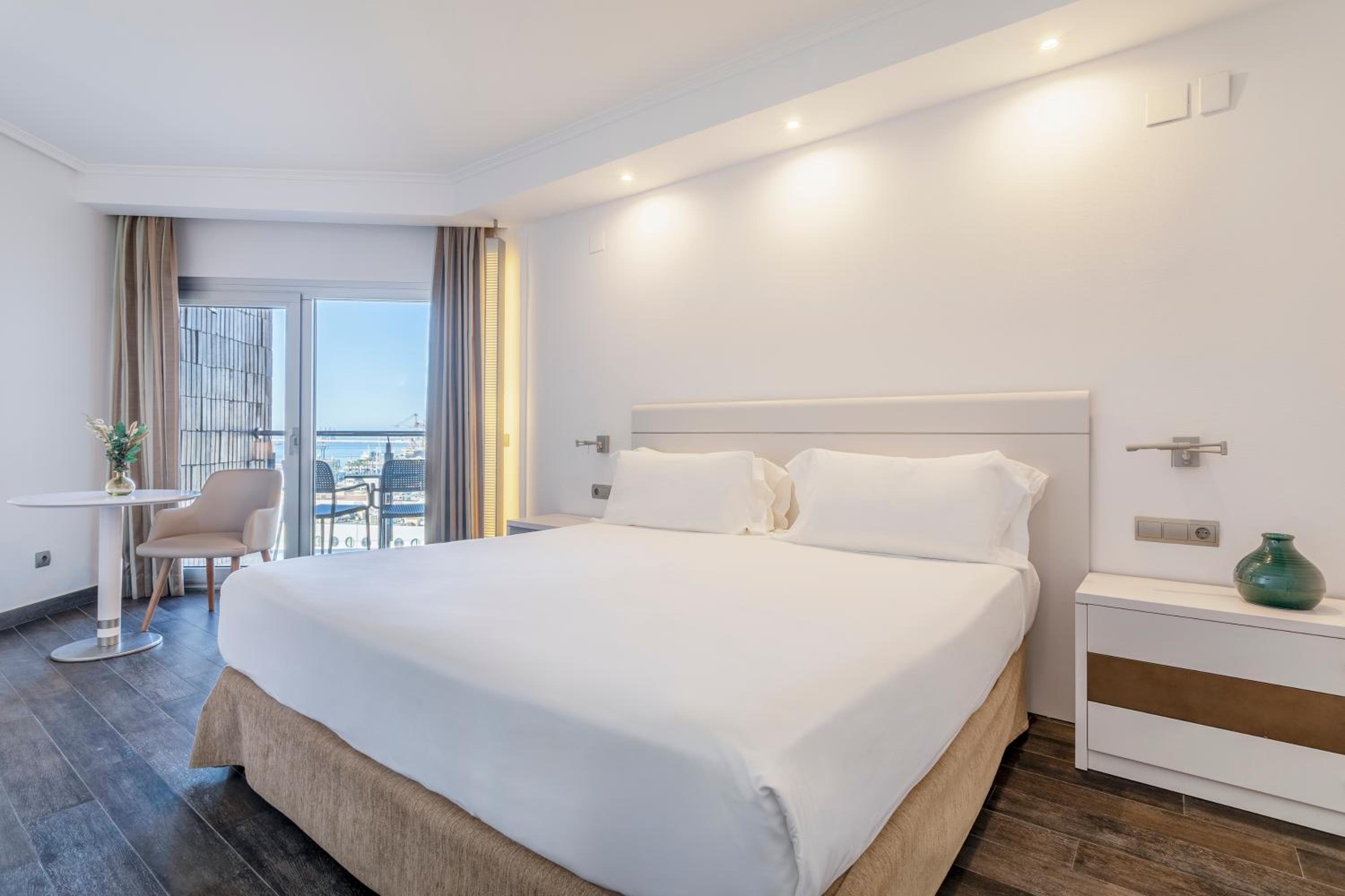 The Innside Room Port View - Photo 3
