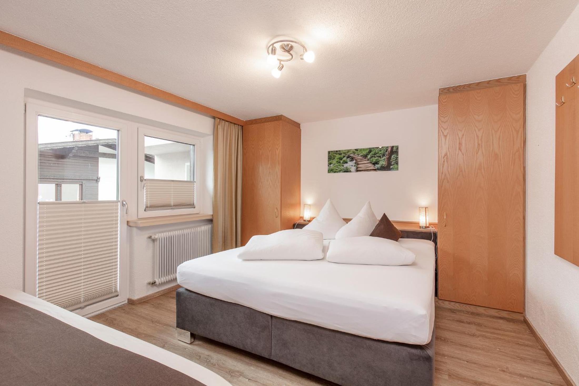 One-Bedroom Apartment - Photo 1