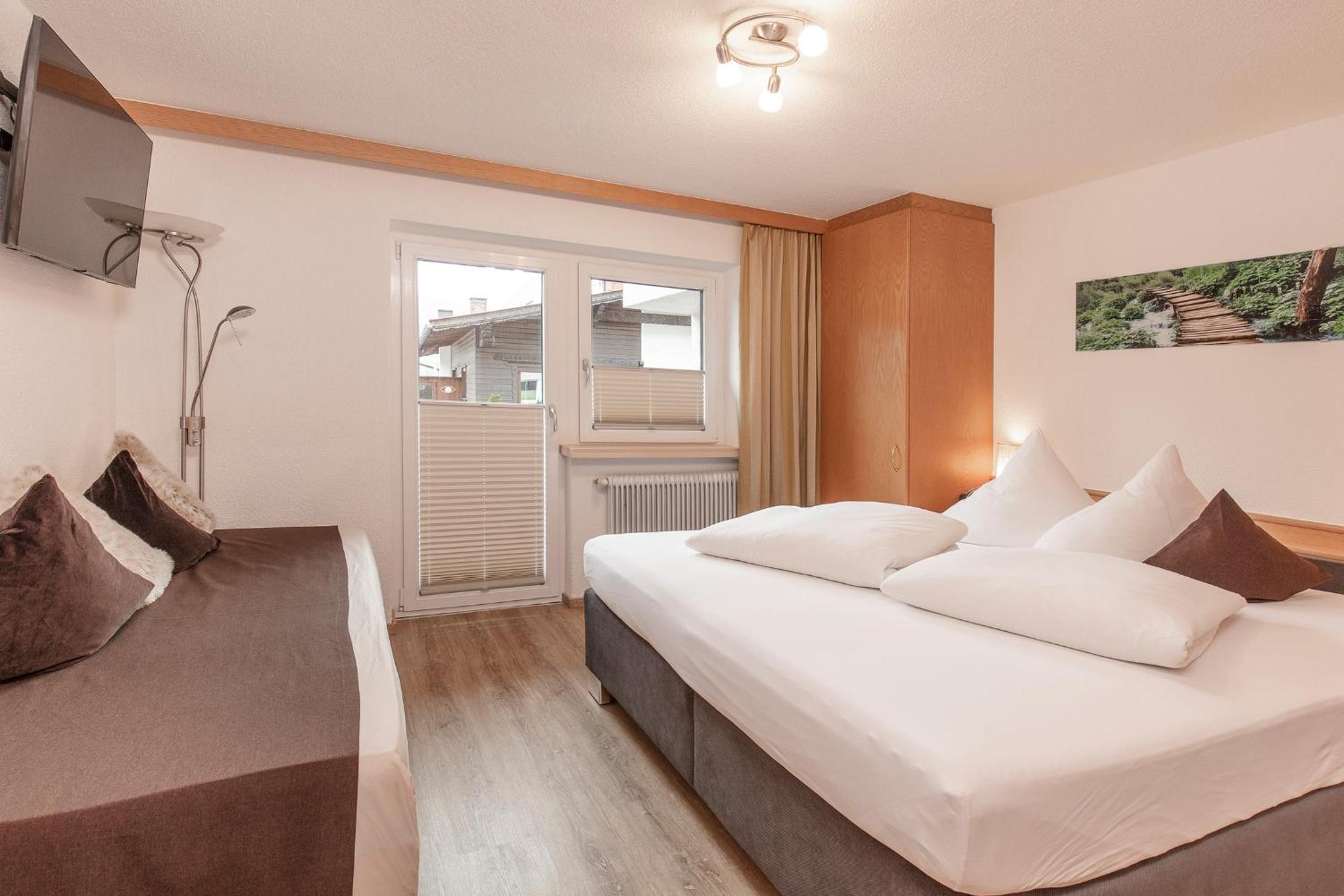 One-Bedroom Apartment - Photo 7