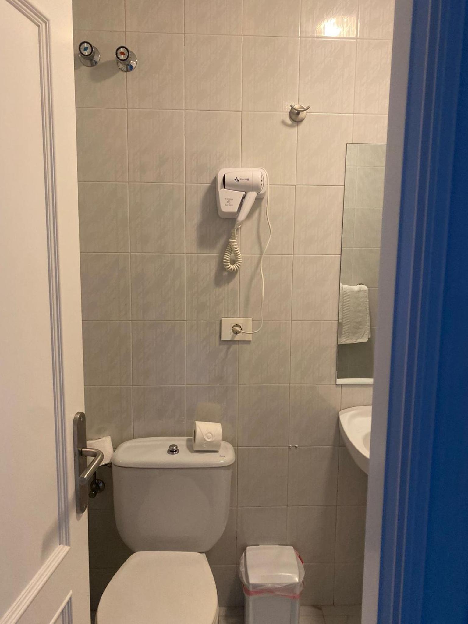 Double or Twin Room - Photo 62